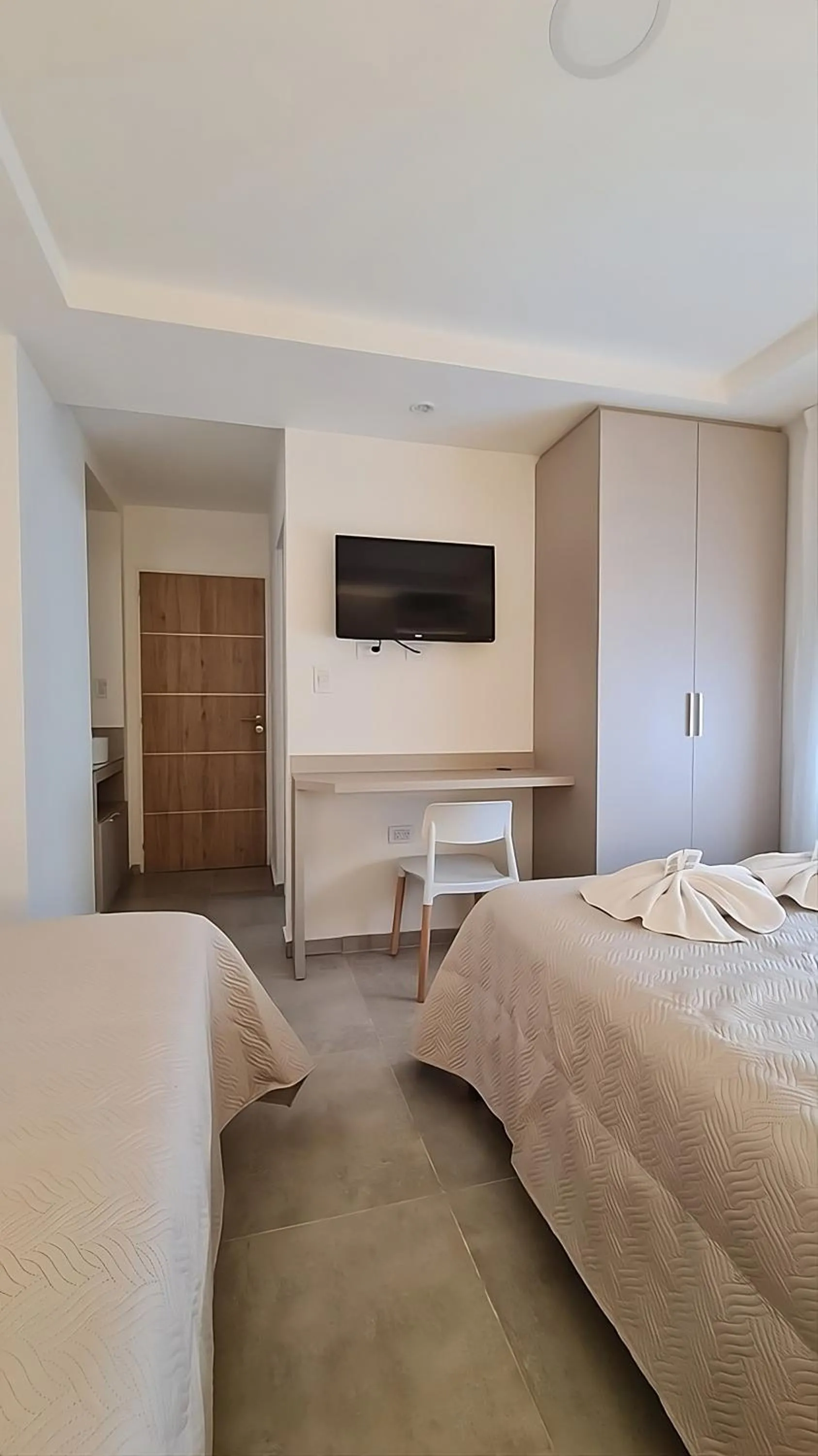 Bedroom, Bed in Victor Hotel