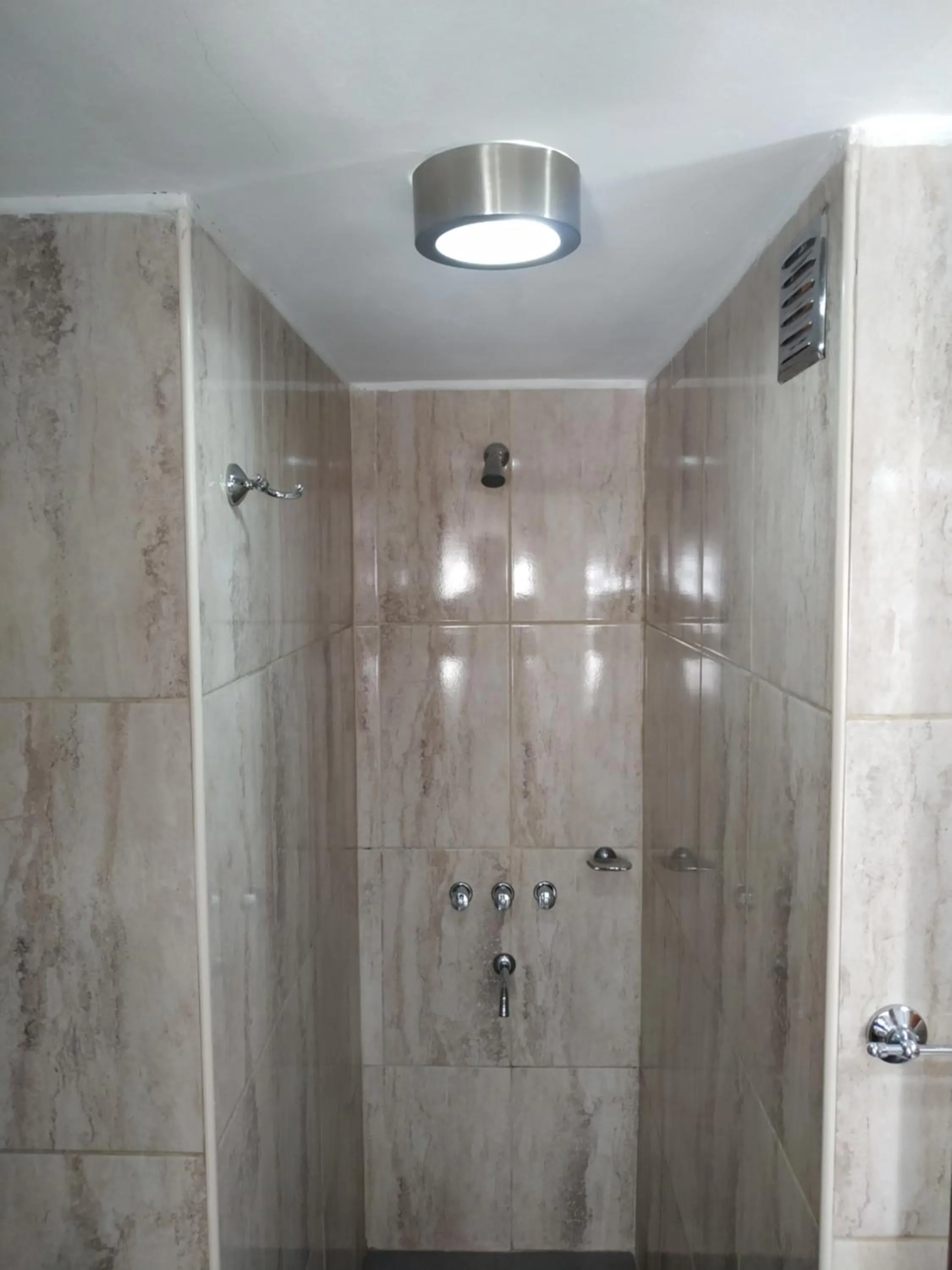 Bathroom in Victor Hotel