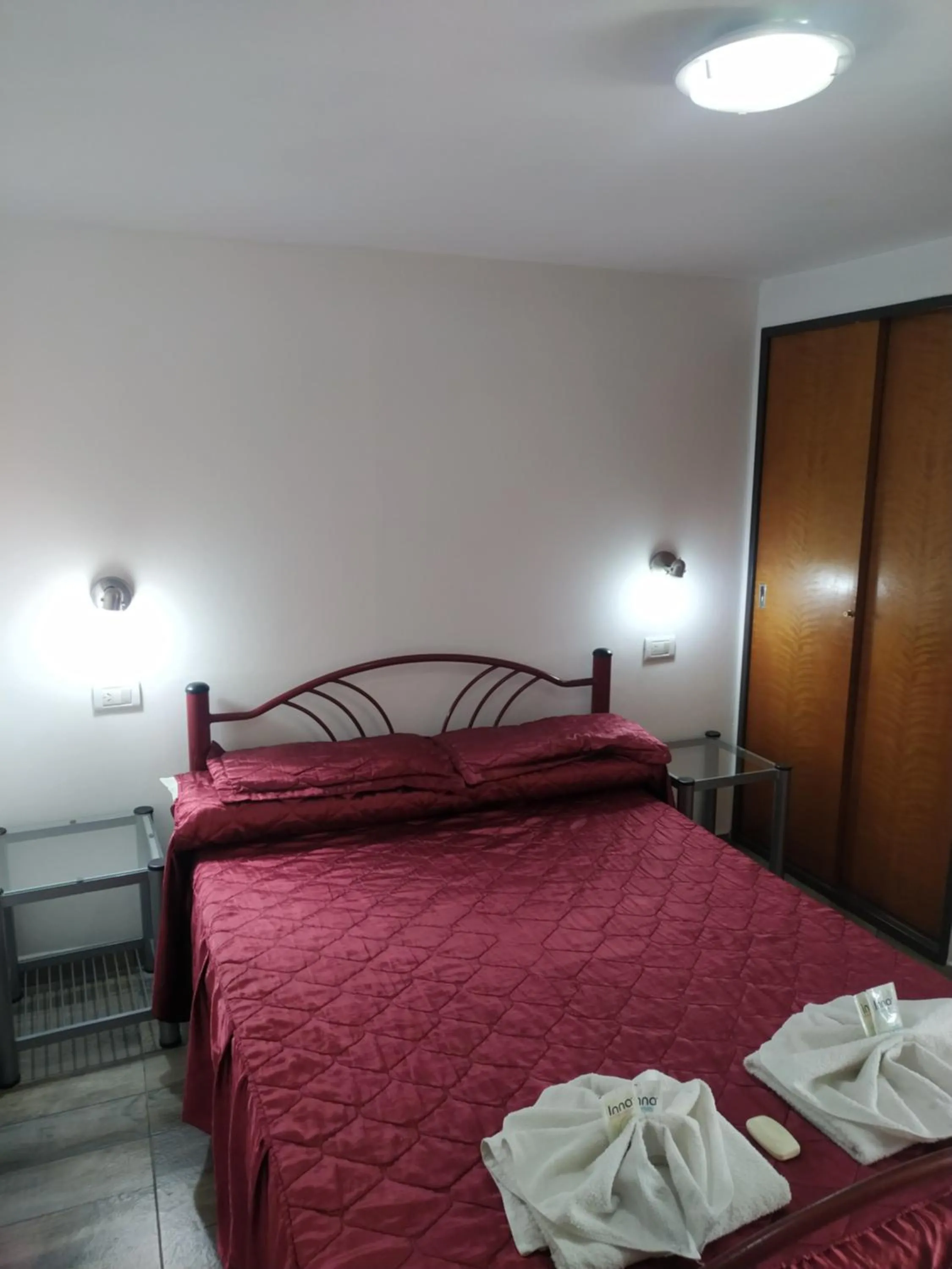 Bedroom, Bed in Victor Hotel