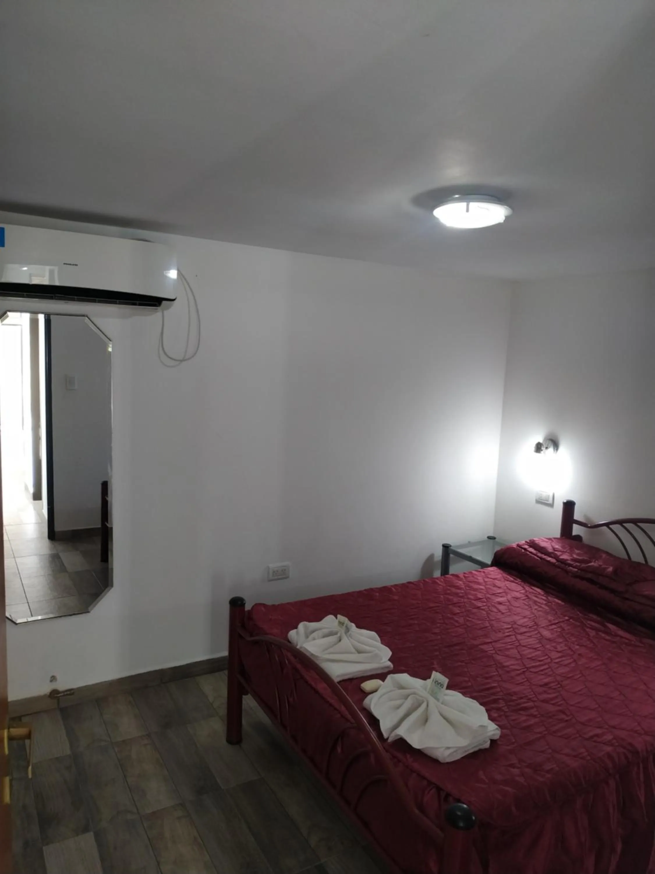 Bedroom, Bed in Victor Hotel