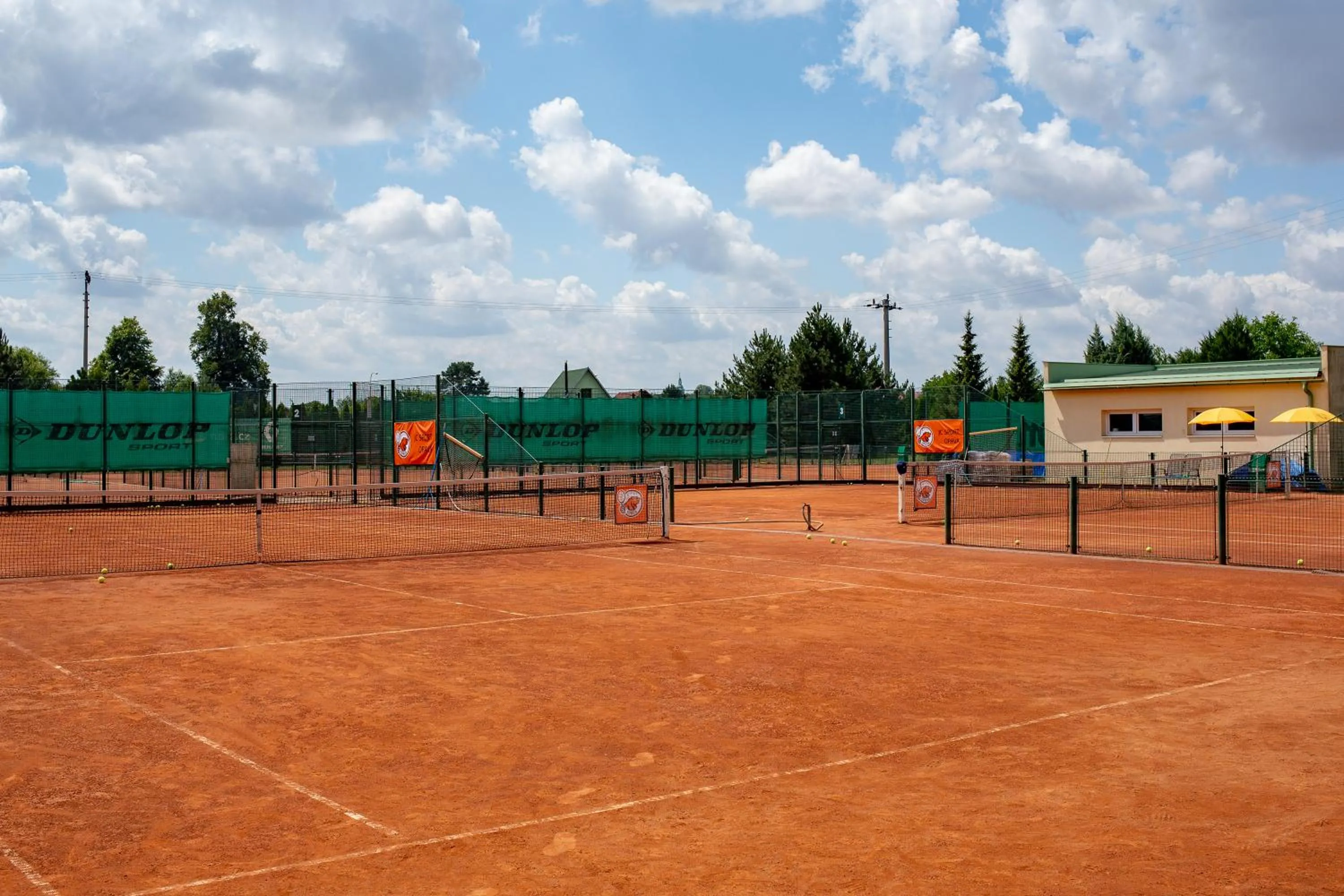 Tennis court in Penzion Na Kurtech