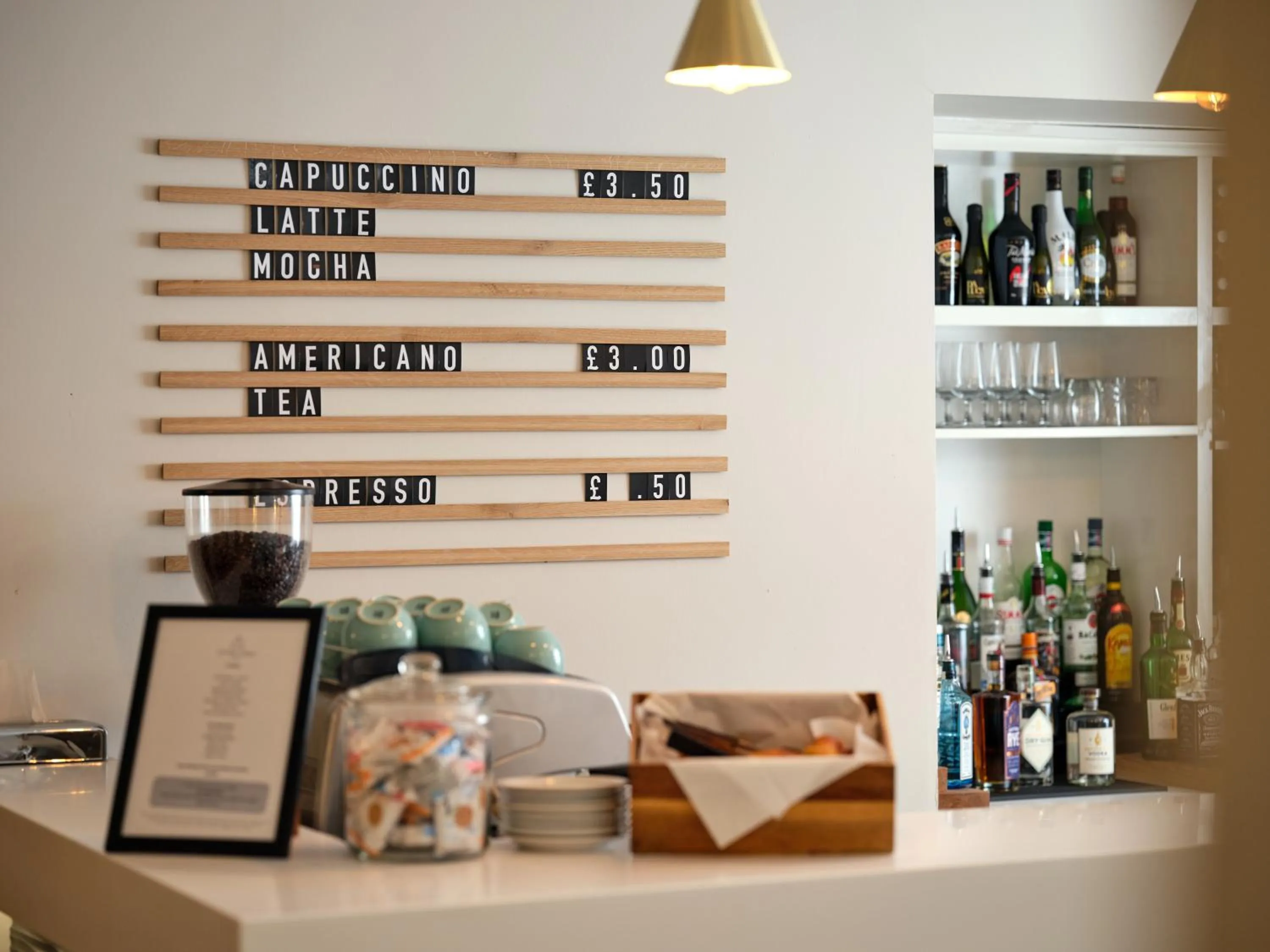 Lounge or bar in Linton Lodge a BW Signature Collection Hotel