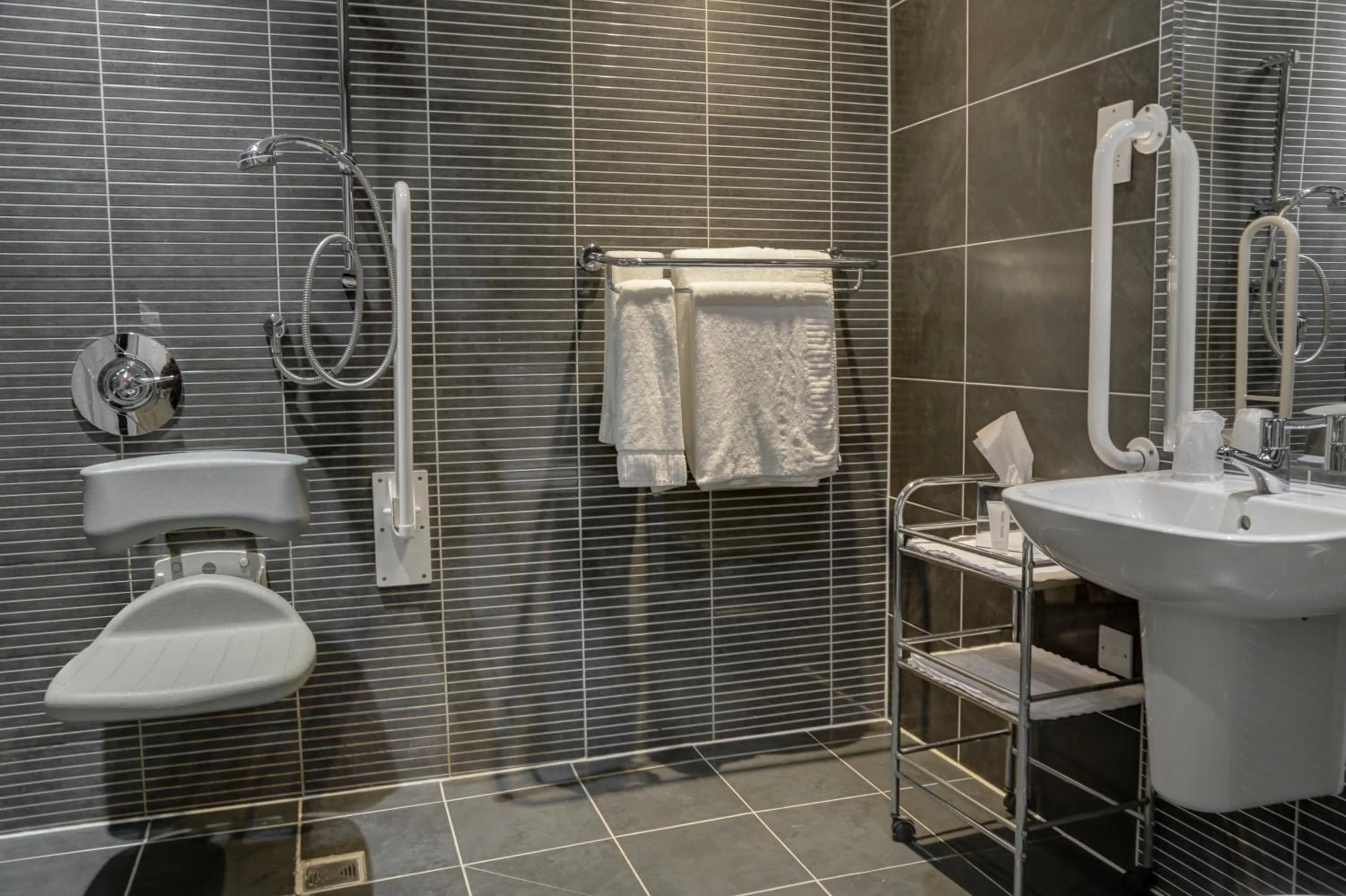 Bathroom in Linton Lodge a BW Signature Collection Hotel