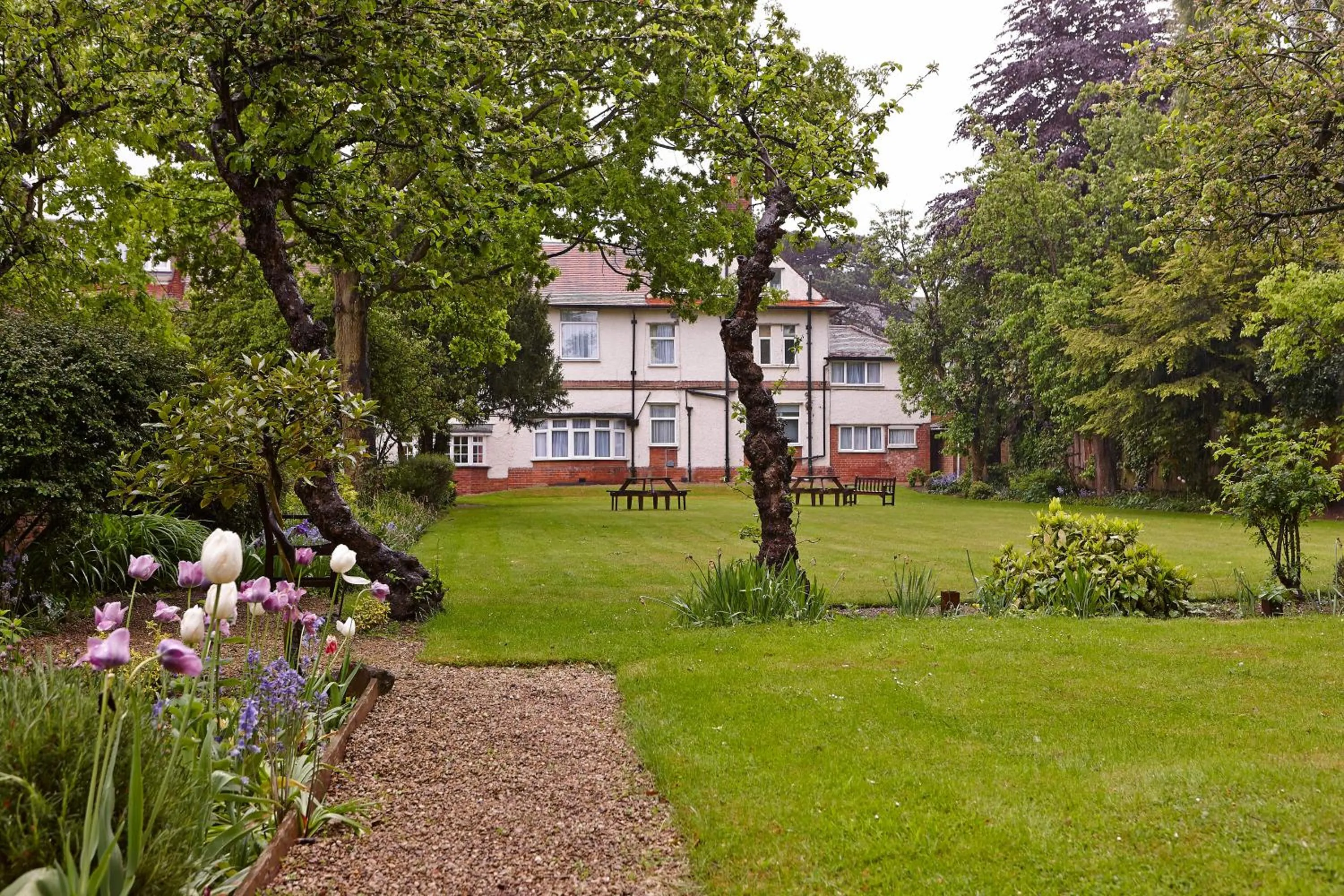 Quiet street view in Linton Lodge a BW Signature Collection Hotel