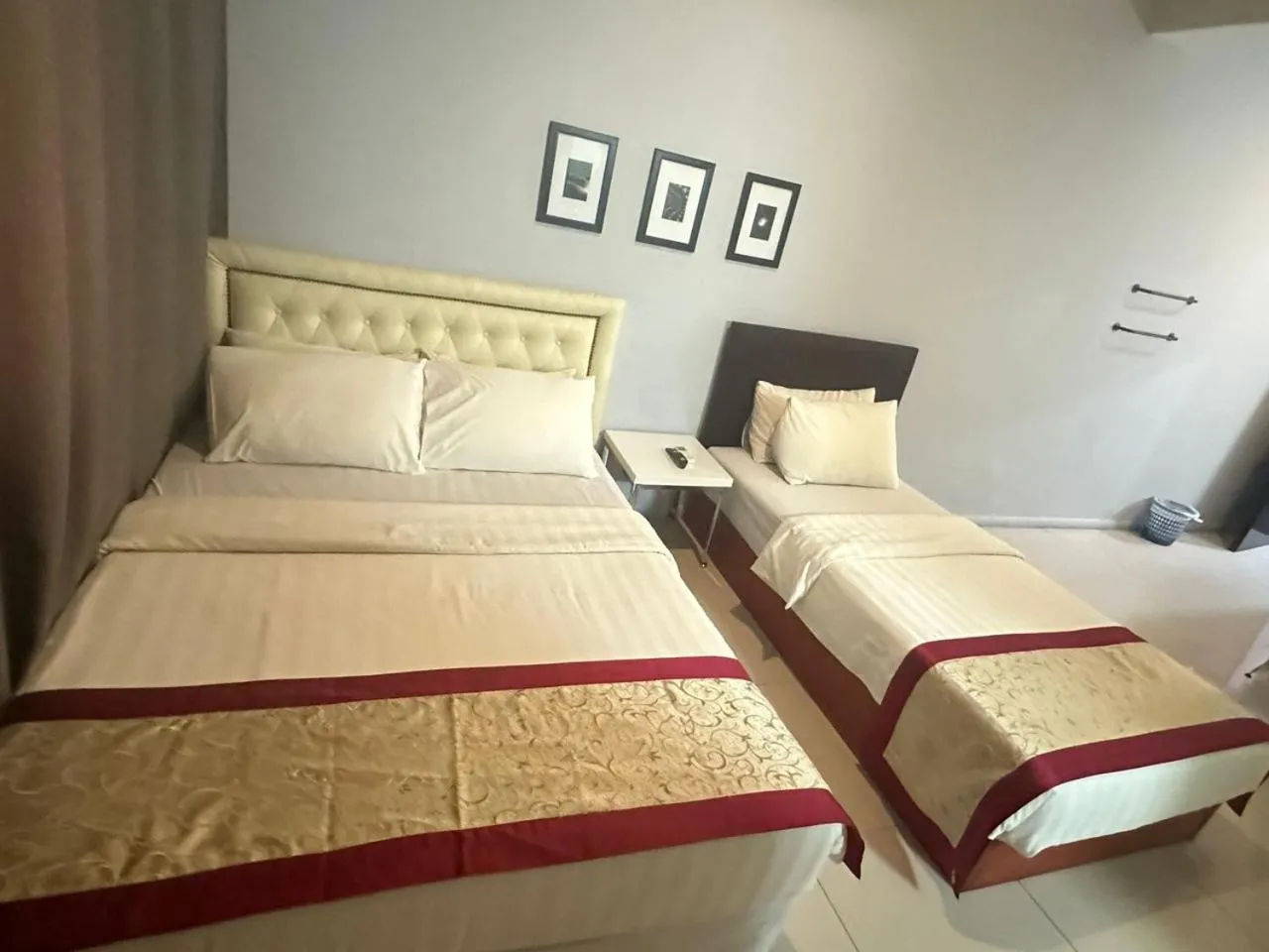Bed in KINGSMAN BOUTIQUE HOTEL