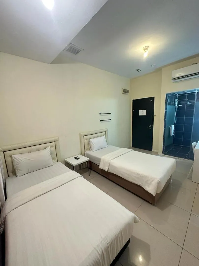 Bed in KINGSMAN BOUTIQUE HOTEL