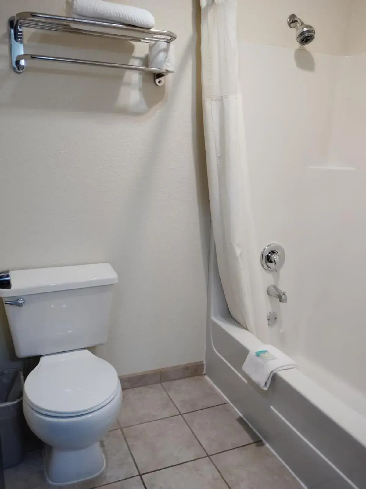 Bathroom in Cozy Inn Bathroom in Cozy Inn