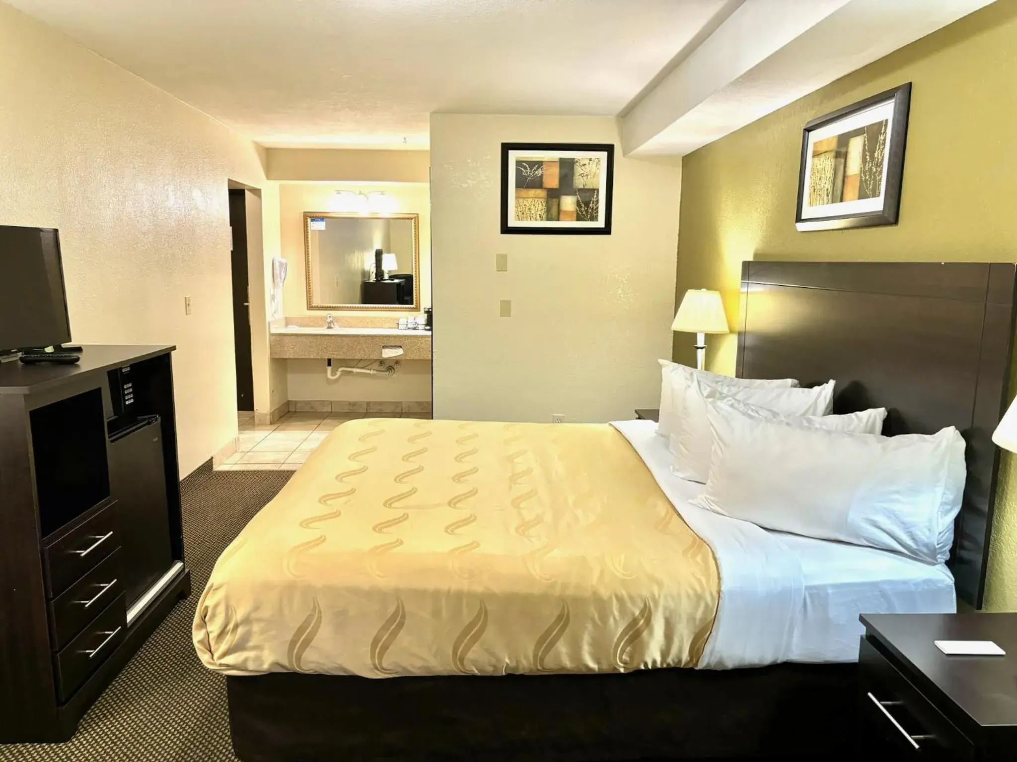 Bedroom, Bed in Cozy Inn Bedroom, Bed in Cozy Inn