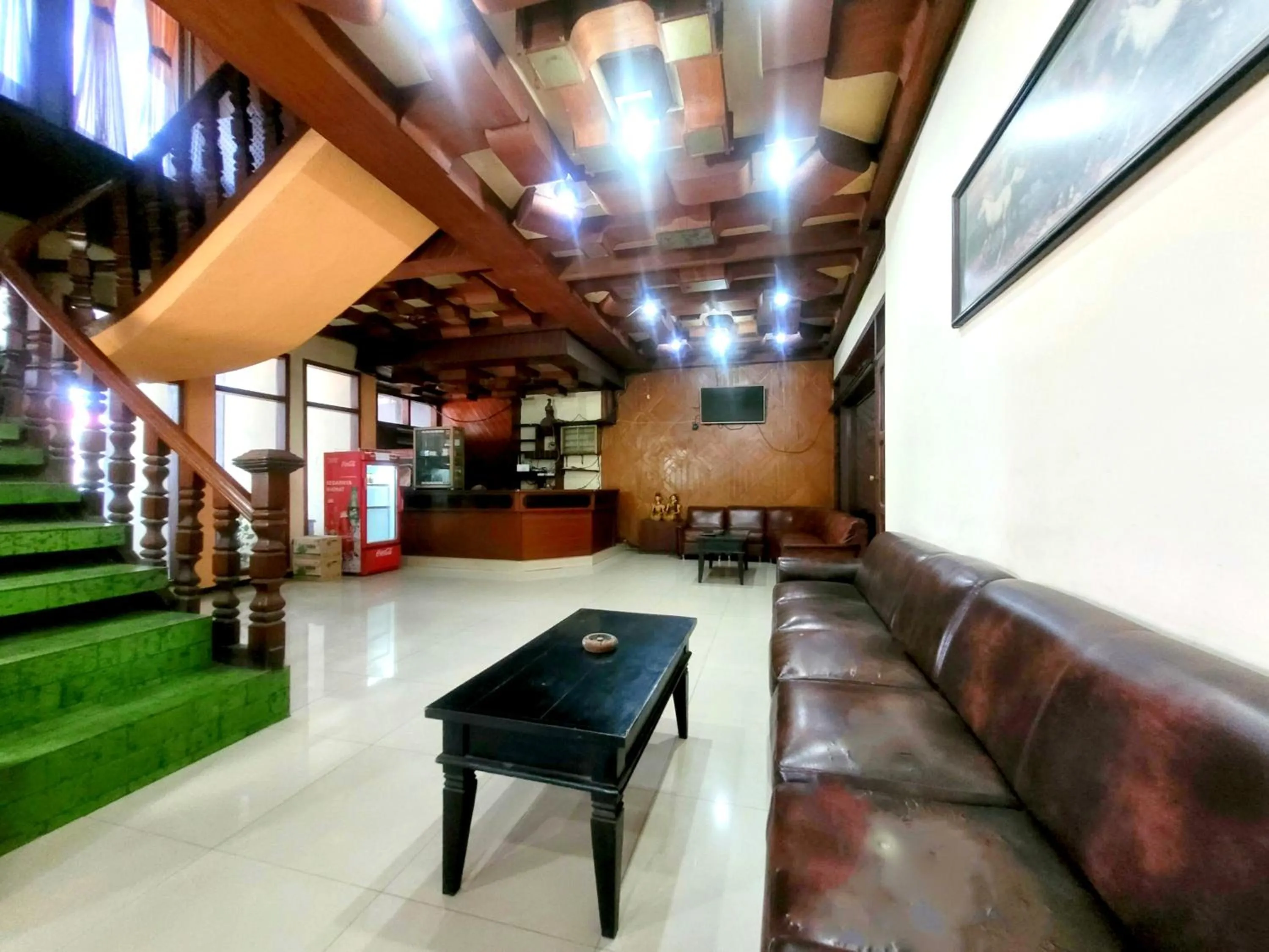 Communal lounge/ TV room in Hotel Dirgahayu Ponorogo