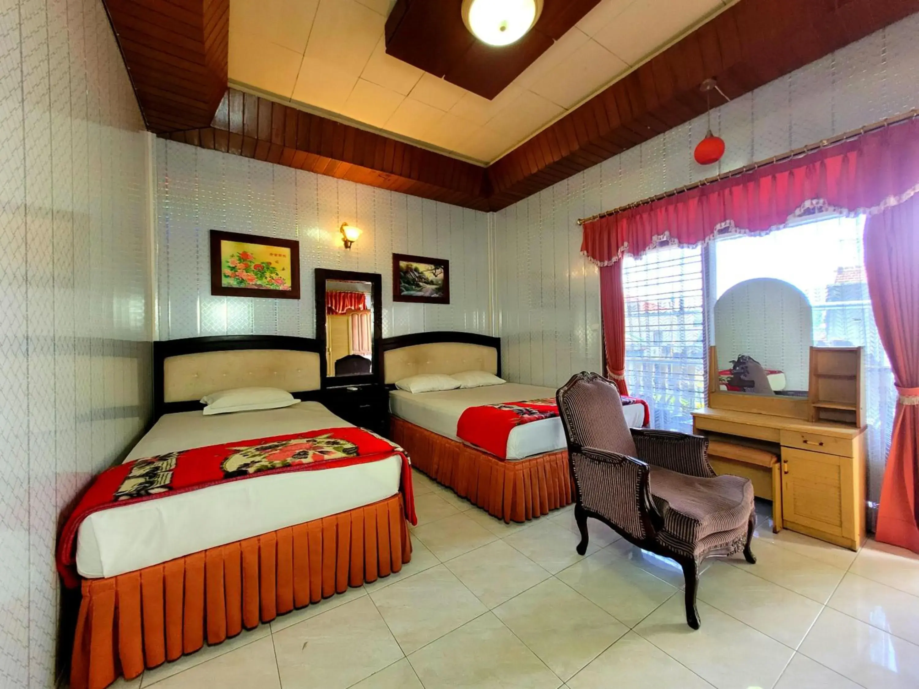 Photo of the whole room, Bed in Hotel Dirgahayu Ponorogo Photo of the whole room, Bed in Hotel Dirgahayu Ponorogo