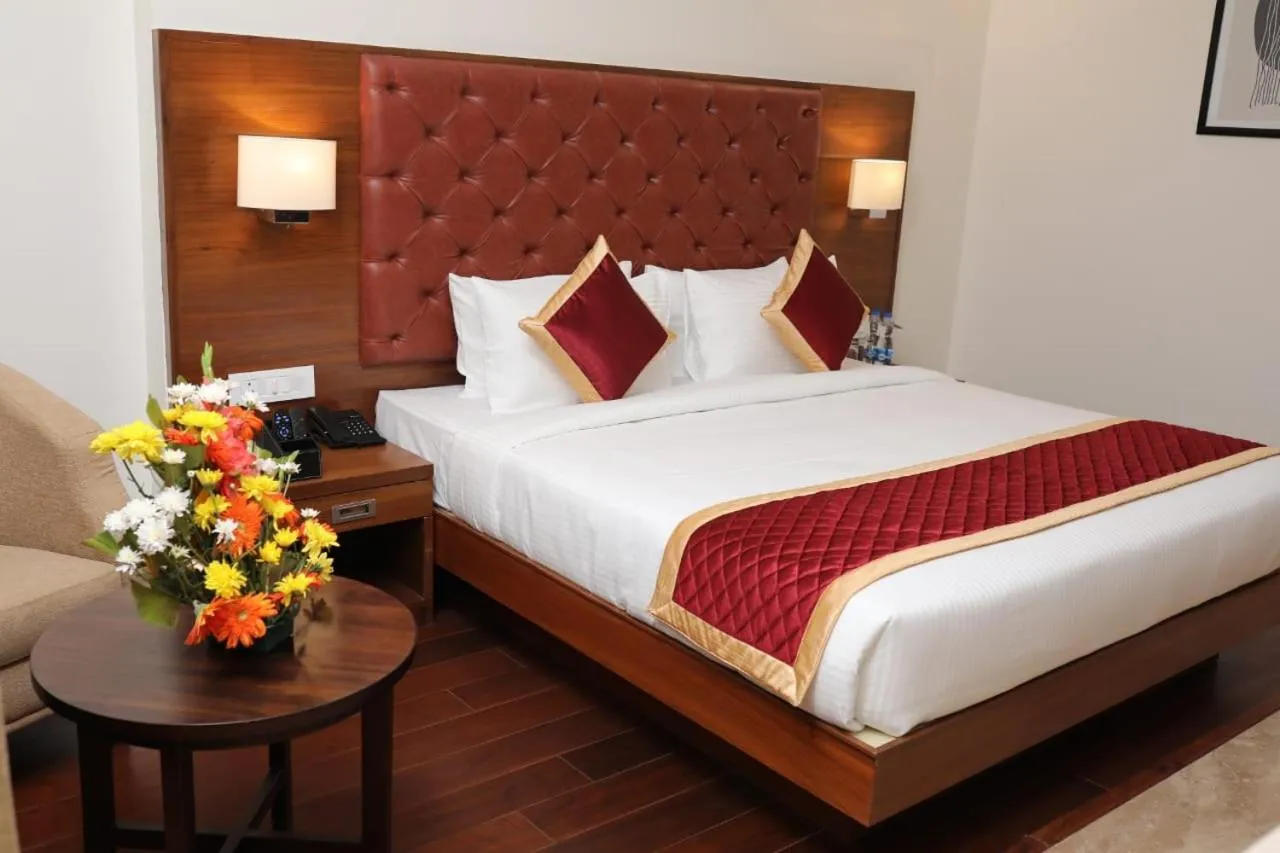 Superior King Room - single occupancy in Icon Grand Hotel By Bhagini