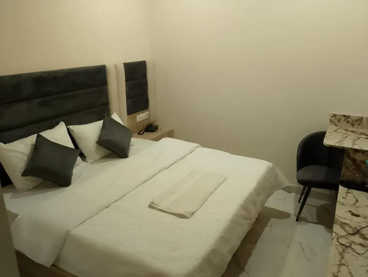 Bed in Hotel LR Delite Inn Bed in Hotel LR Delite Inn