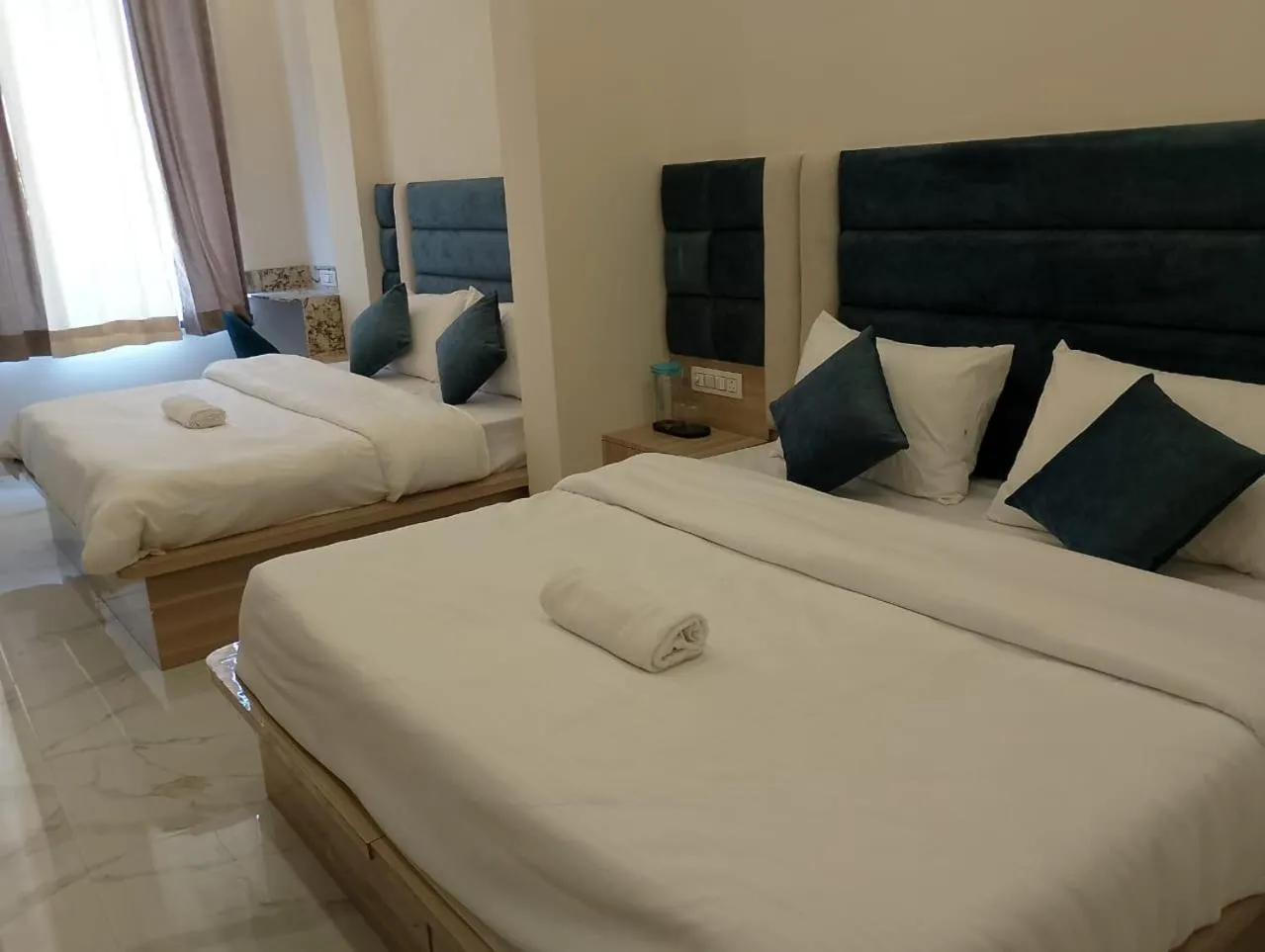 Bed in Hotel LR Delite Inn