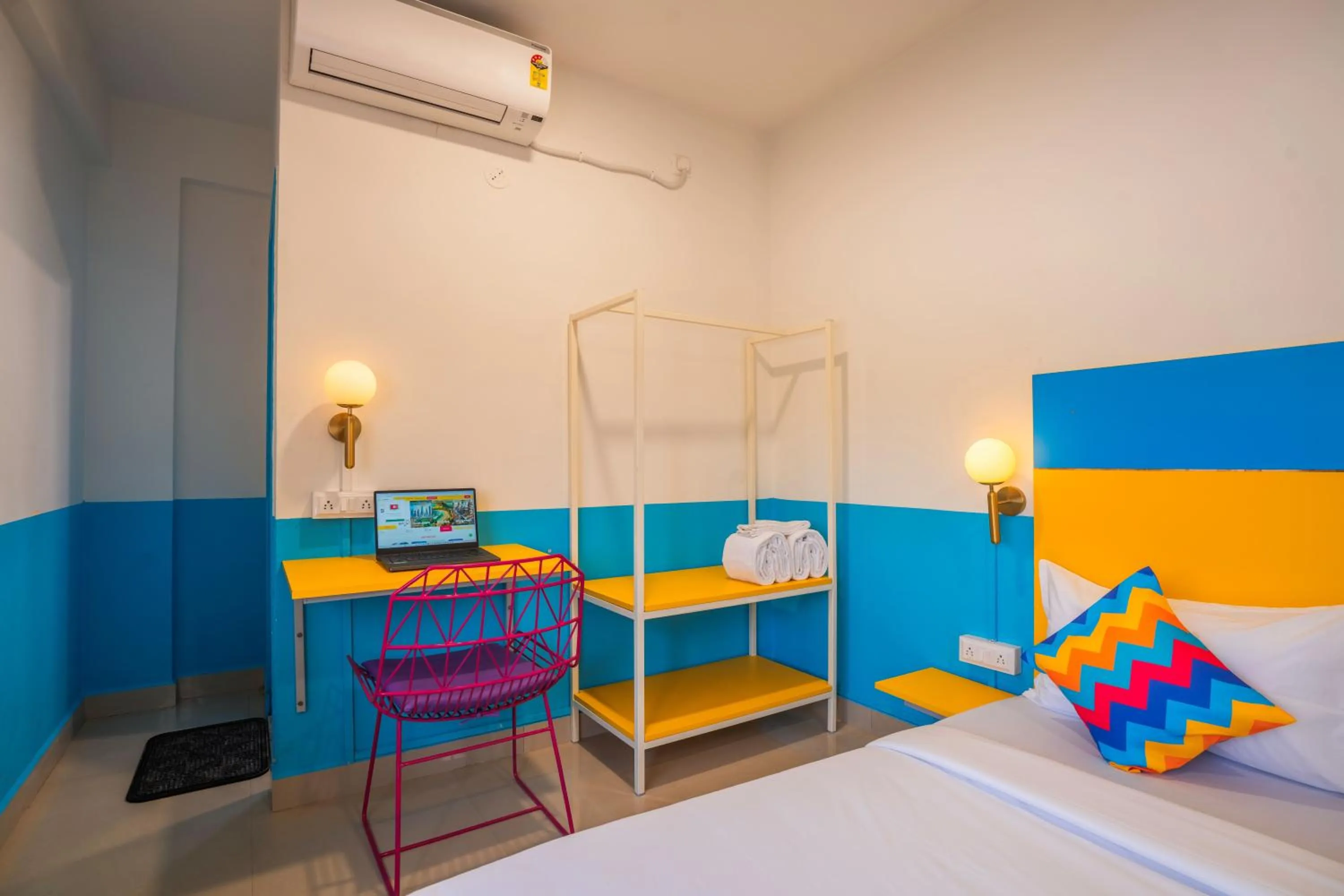 Bedroom, Bed in goSTOPS Bengaluru HSR, Silk Board