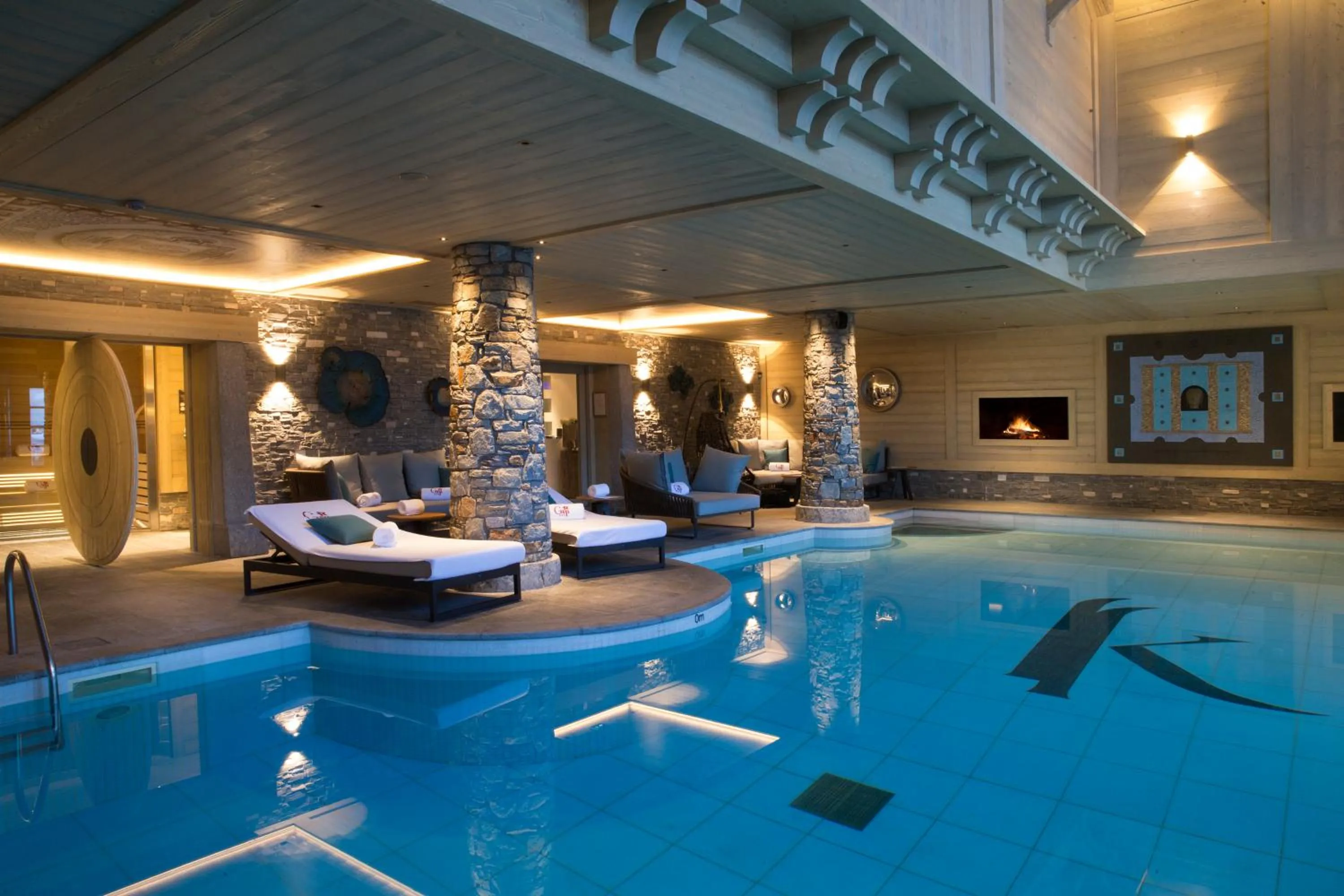 Swimming pool in Hotel Le K2 Altitude