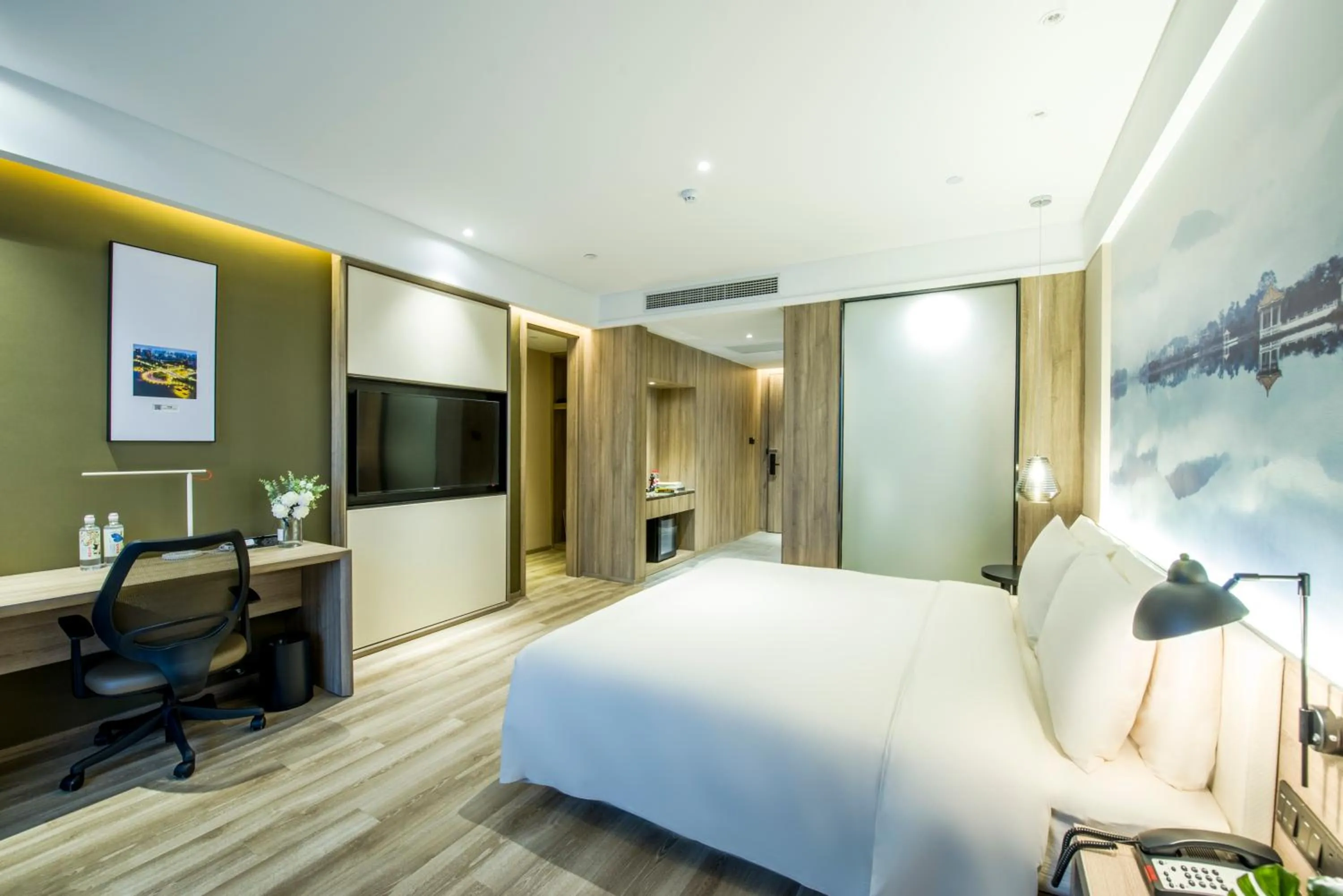 Photo of the whole room, Bed in Atour Hotel Foshan Nanhai Qiandeng Lake Guicheng