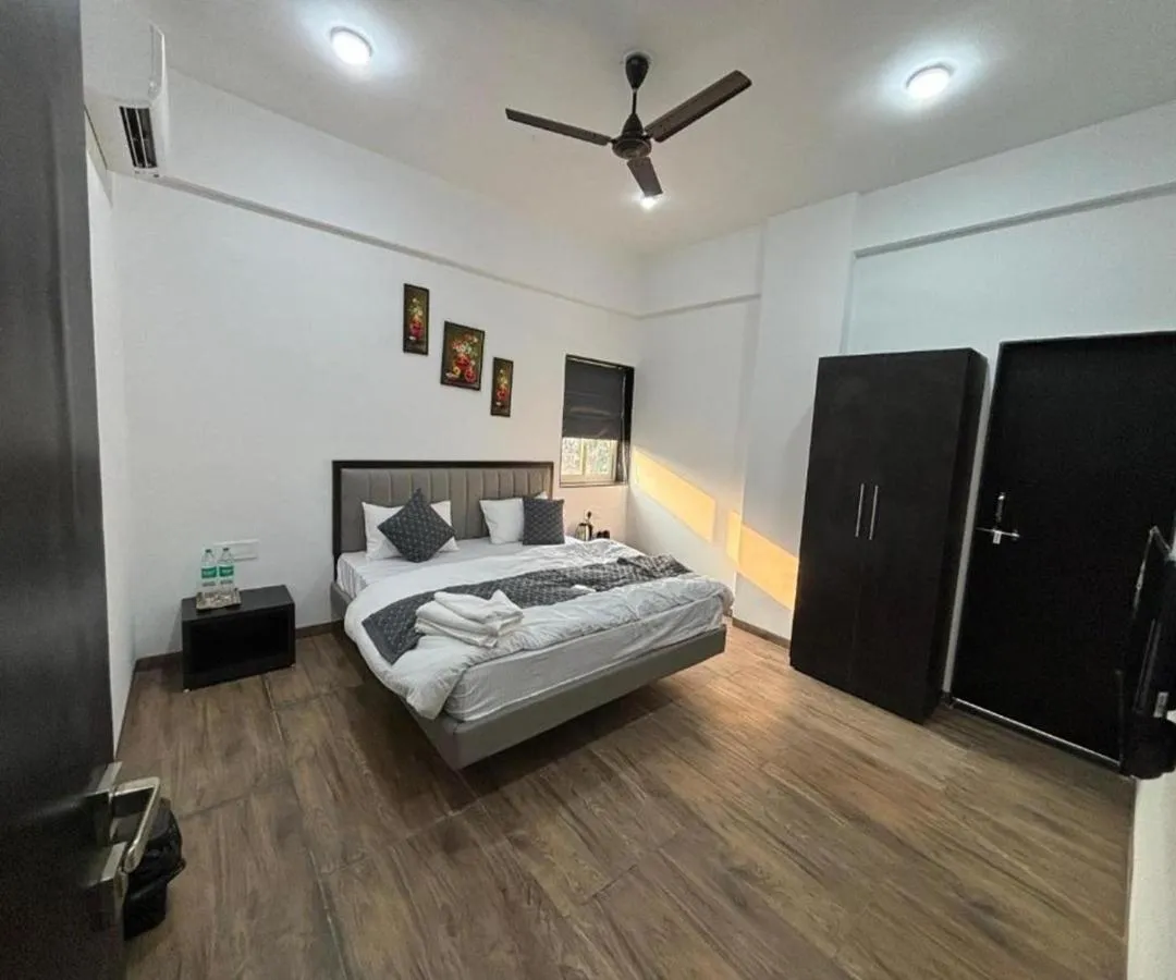 Bed in Sunny Executive