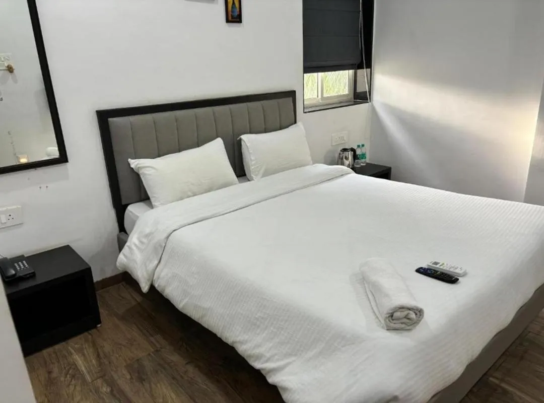 Bed in Sunny Executive