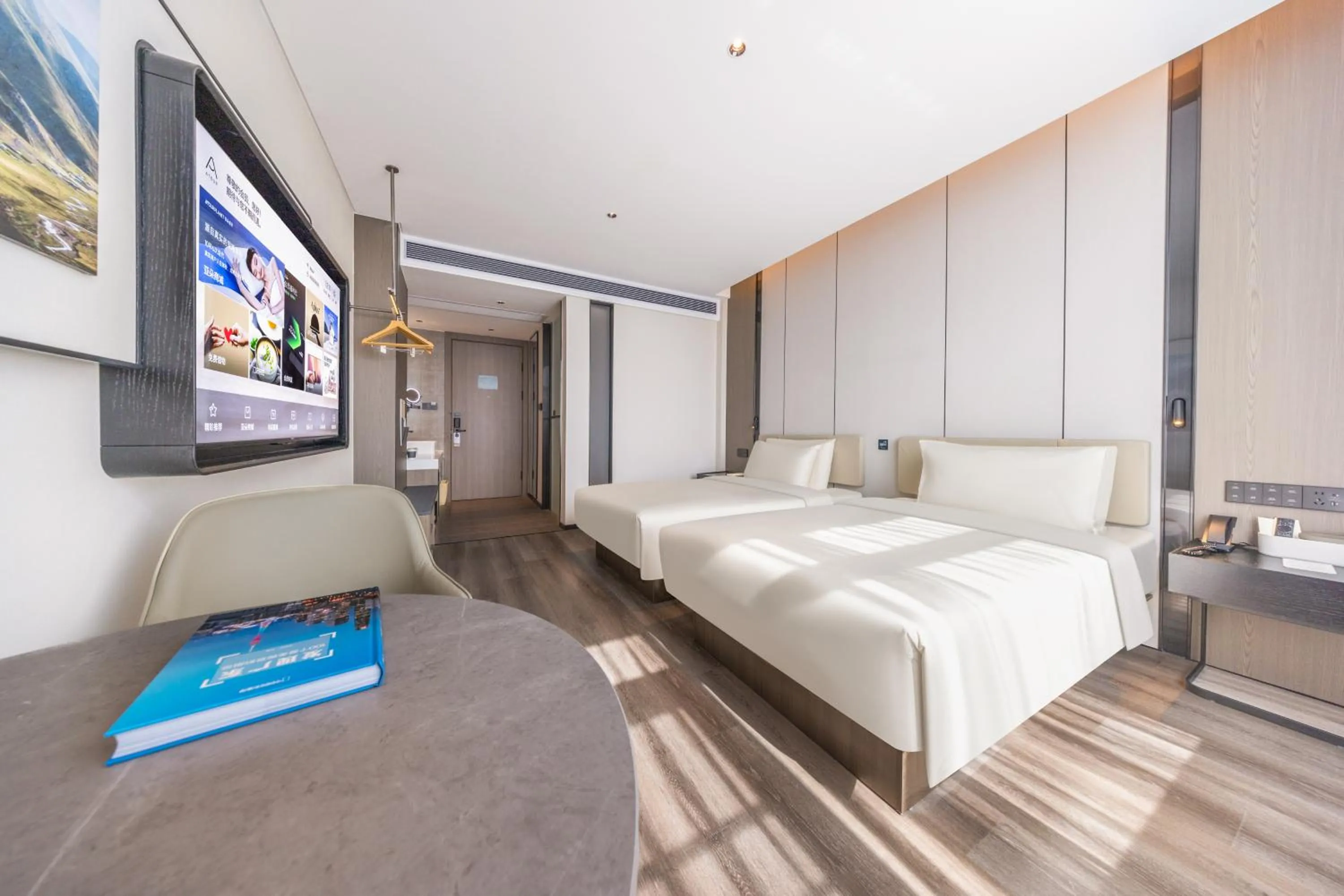 Photo of the whole room, Bed in Atour Hotel Meizhou Meixian Baili Plaza