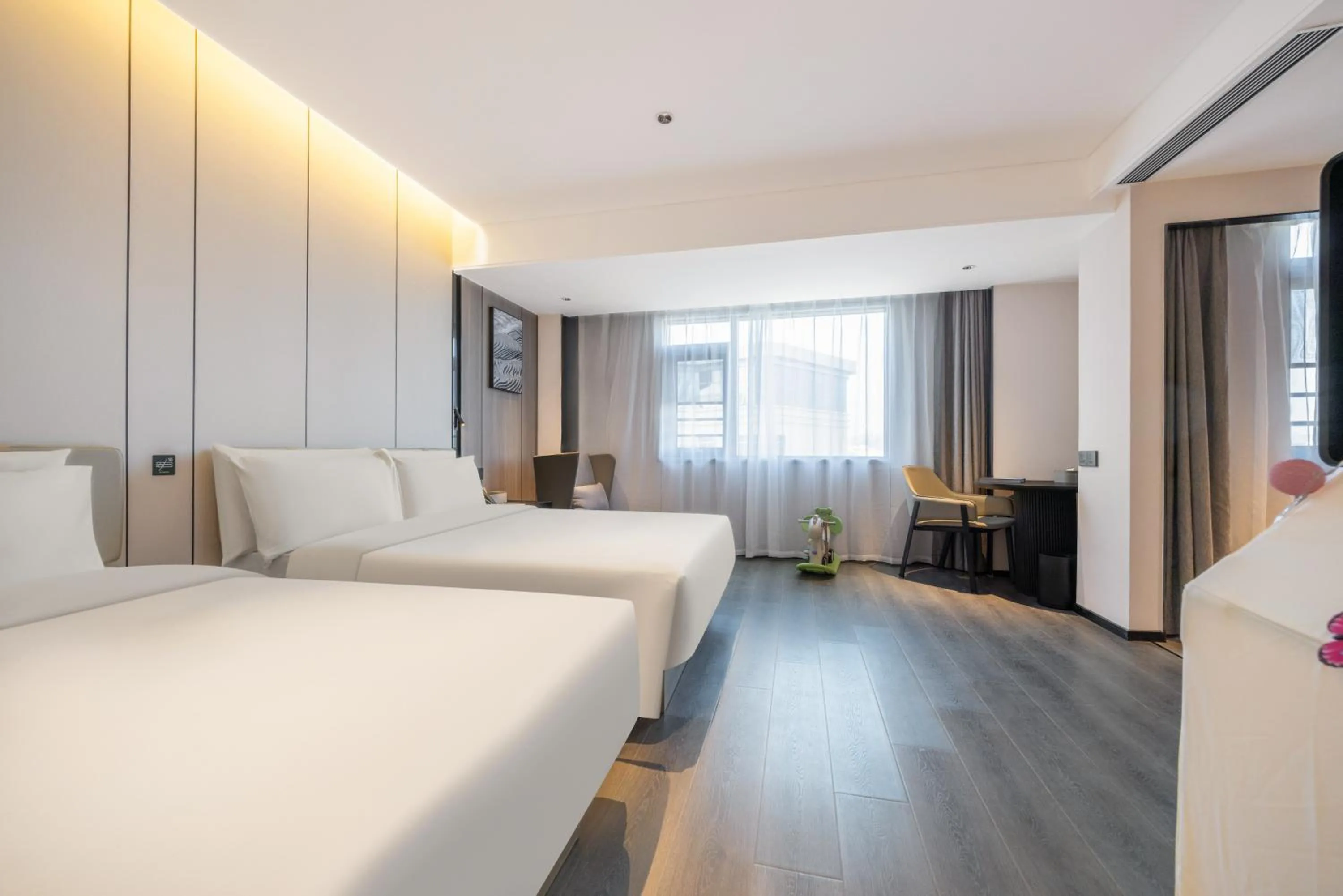 Photo of the whole room, Bed in Atour Hotel Meizhou Meixian Baili Plaza