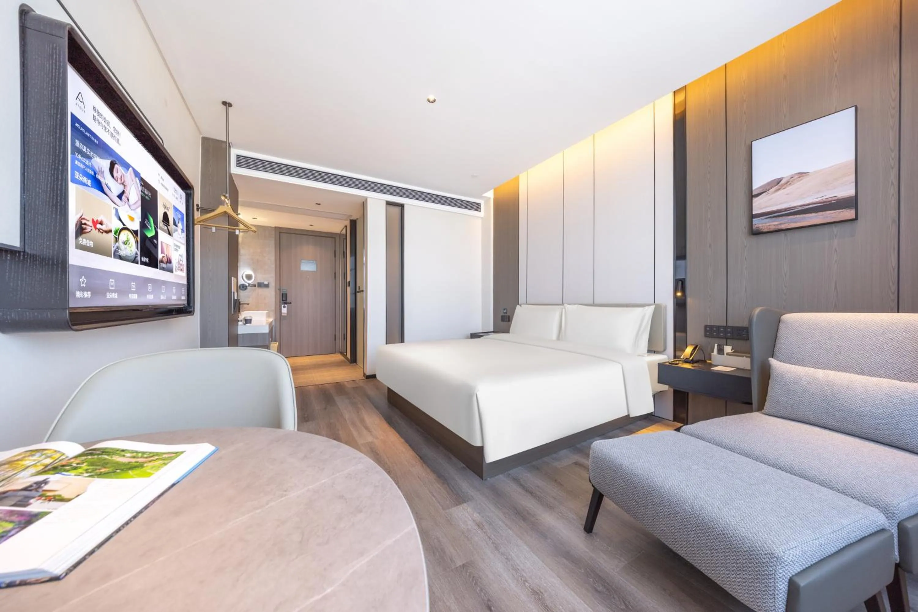 Photo of the whole room, Bed in Atour Hotel Meizhou Meixian Baili Plaza