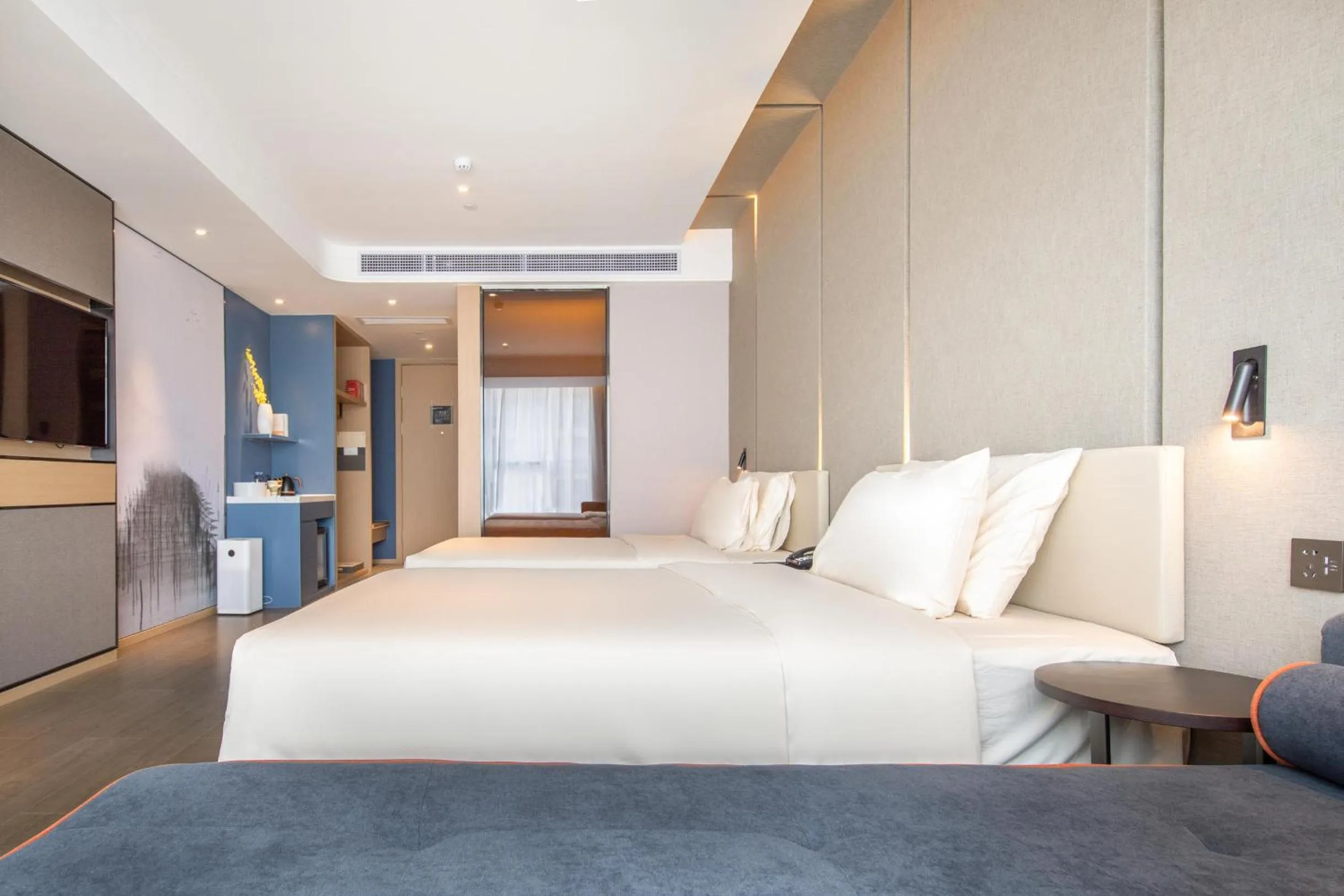 Bed in Atour Hotel Zhongshan North Station V-PARK Plaza