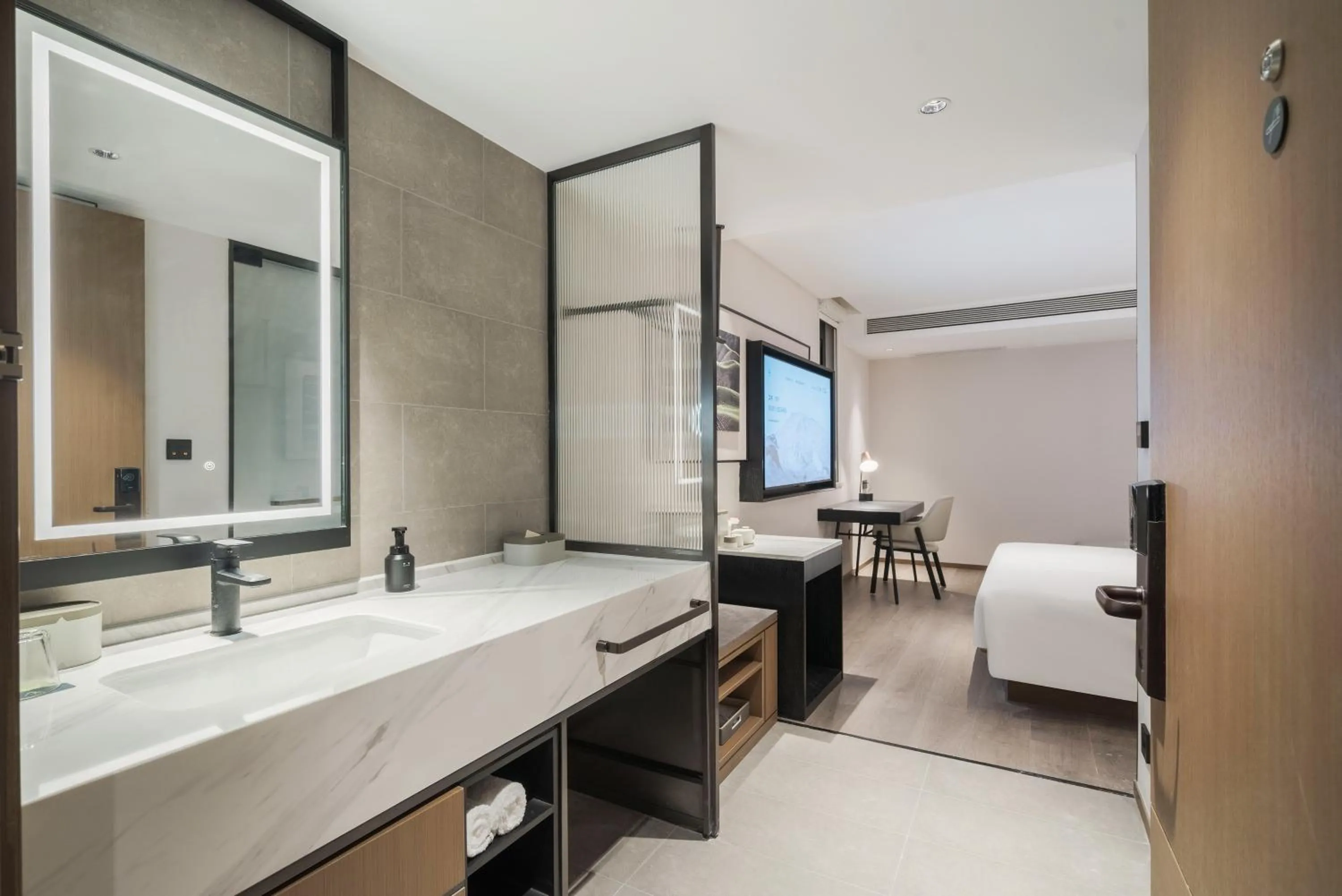 Bathroom, Bed in Atour Hotel Jiuyanqiao Niwangmiao Metro Chengdu
