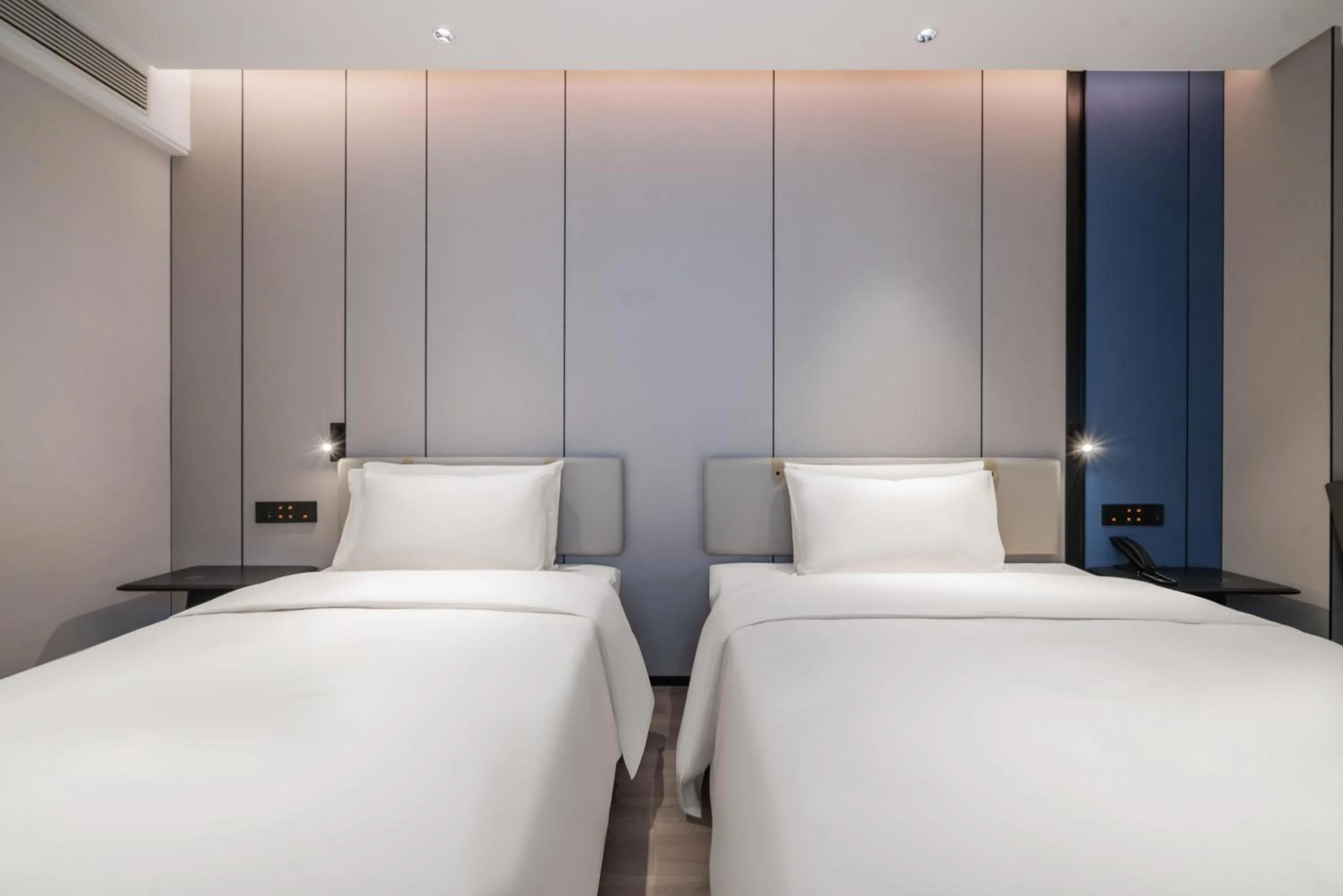 Bed in Atour Hotel Jiuyanqiao Niwangmiao Metro Chengdu