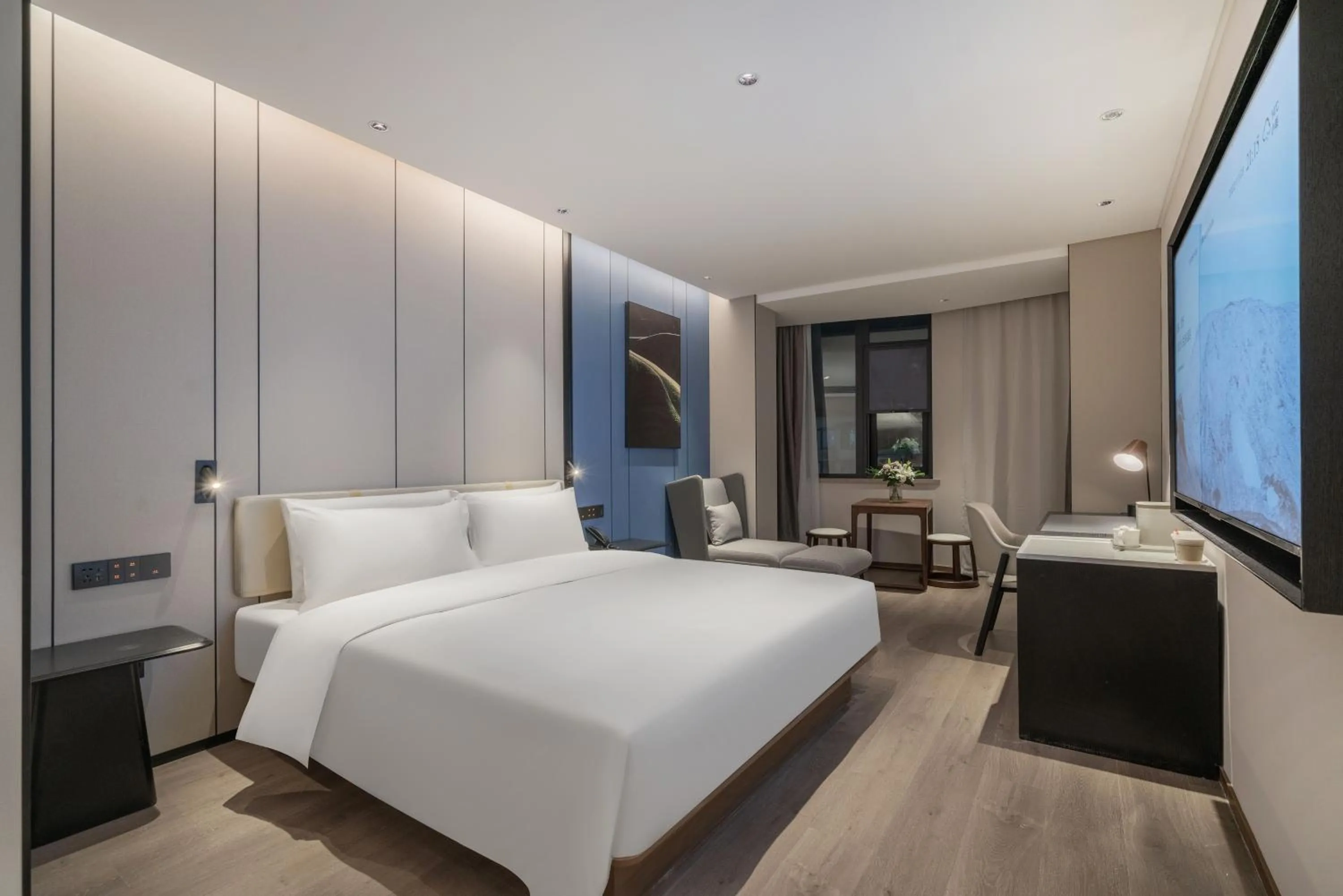 Communal lounge/ TV room, Bed in Atour Hotel Jiuyanqiao Niwangmiao Metro Chengdu