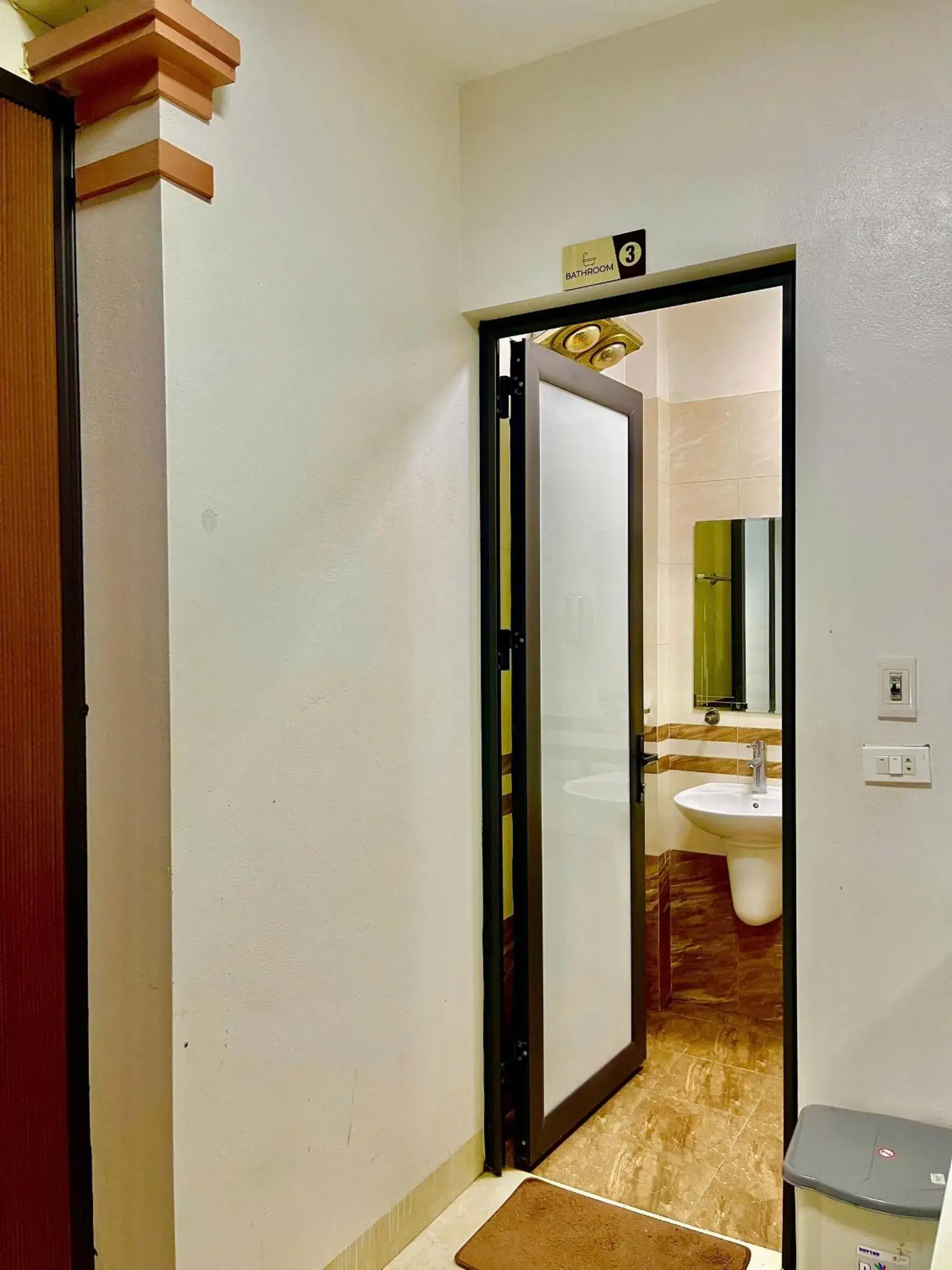 Single Bed in Male Dormitory Room with Shared Bathroom in Nhật's Sapa Central Hostel Single Bed in Male Dormitory Room with Shared Bathroom in Nhật's Sapa Central Hostel