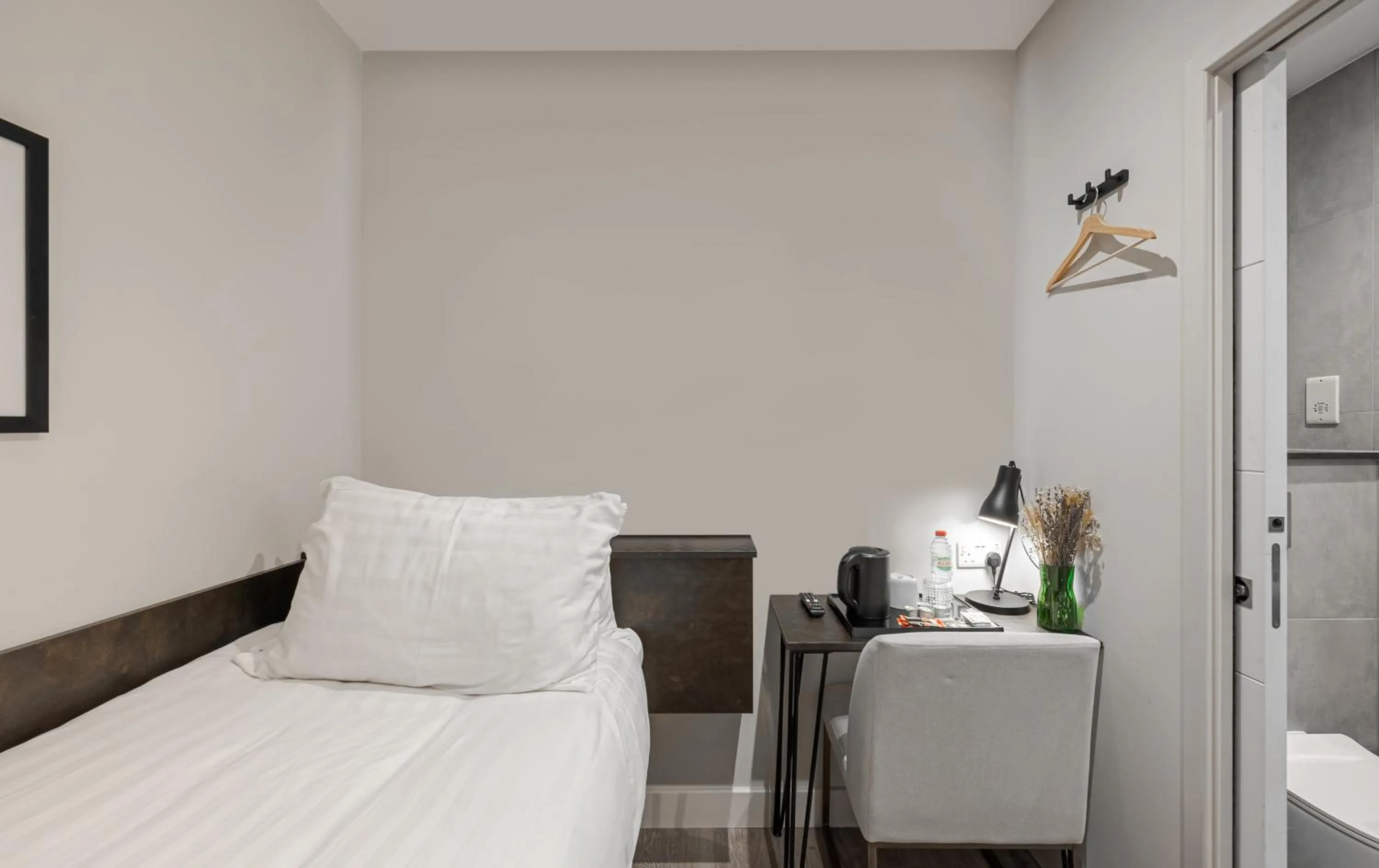 Bed in King's Cross Express Inn