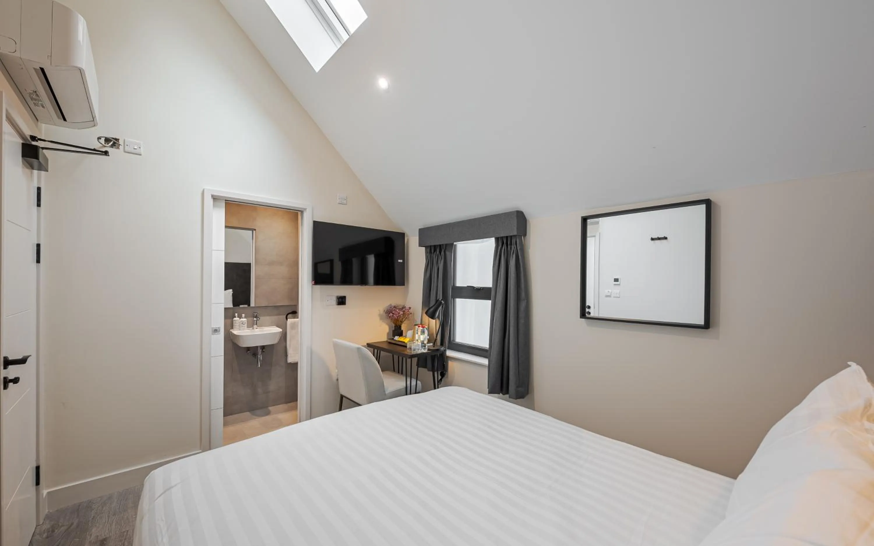 Bed in King's Cross Express Inn