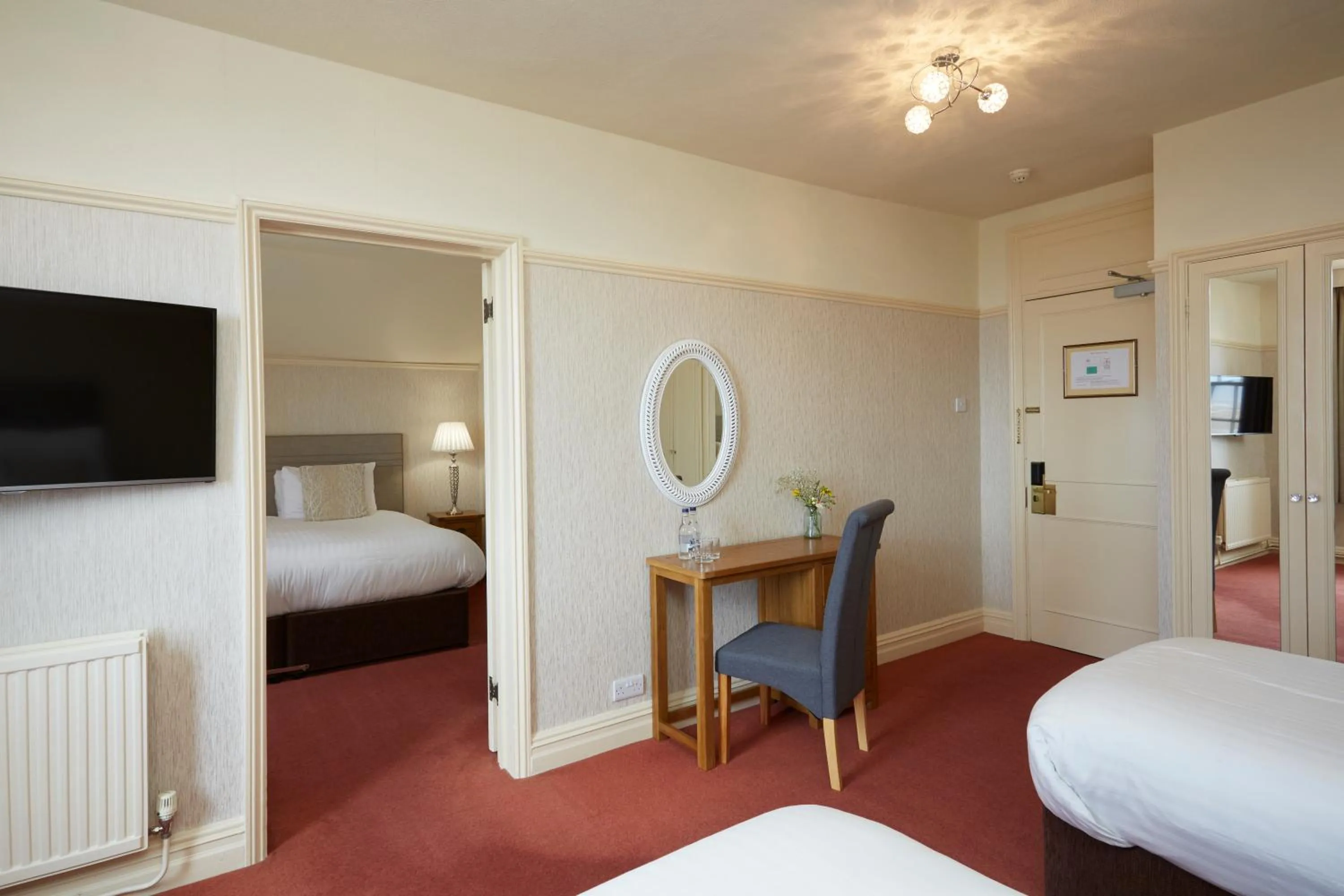 Bedroom, Bed in Old Hunstanton Le Strange Arms Hotel