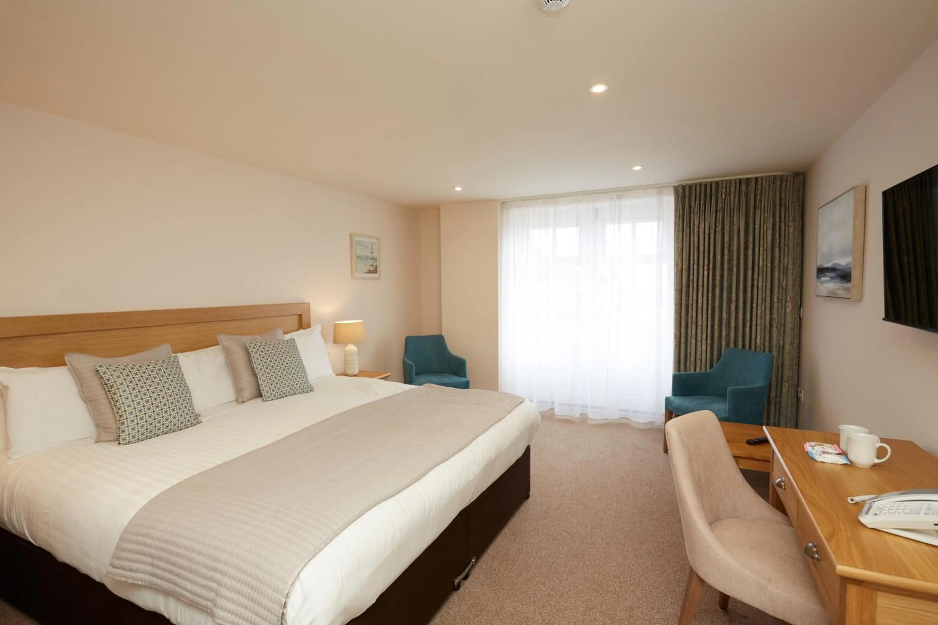 Bedroom, Bed in Old Hunstanton Le Strange Arms Hotel