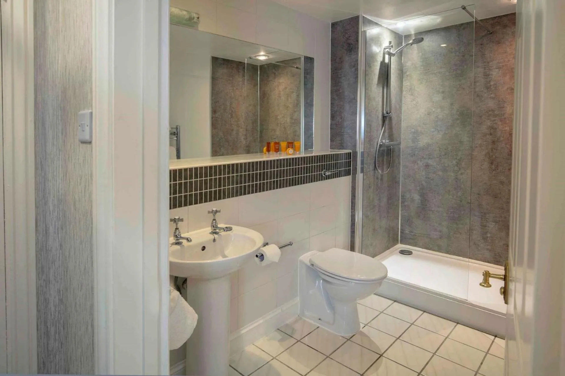 Shower in Old Hunstanton Le Strange Arms Hotel