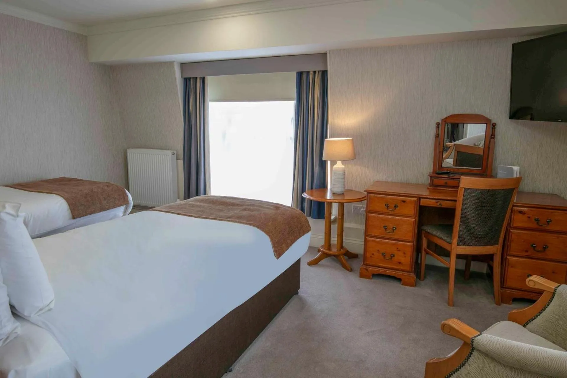 Bedroom, Bed in Old Hunstanton Le Strange Arms Hotel