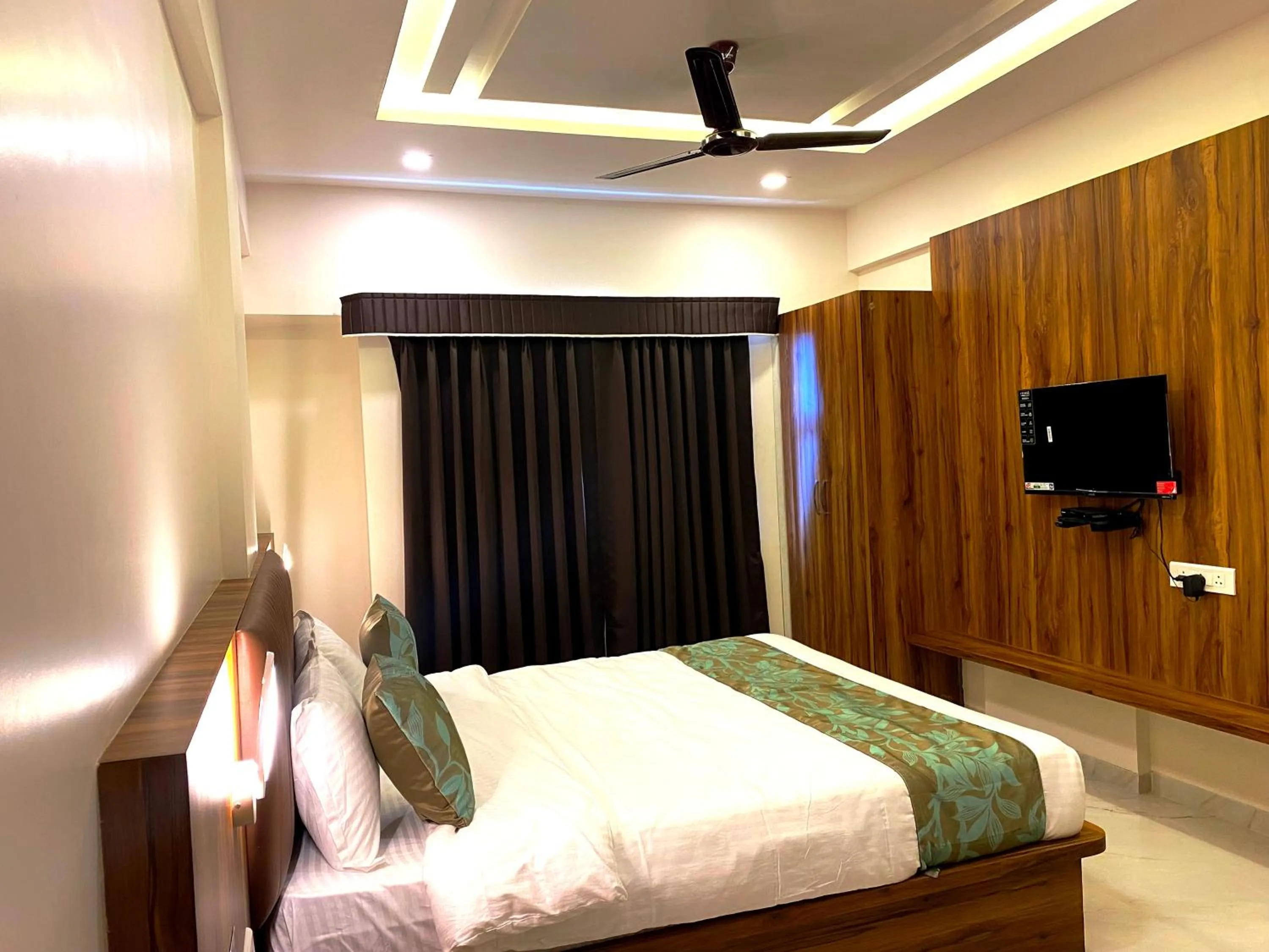 Bedroom in The Grand Sarovar Inn And Suites
