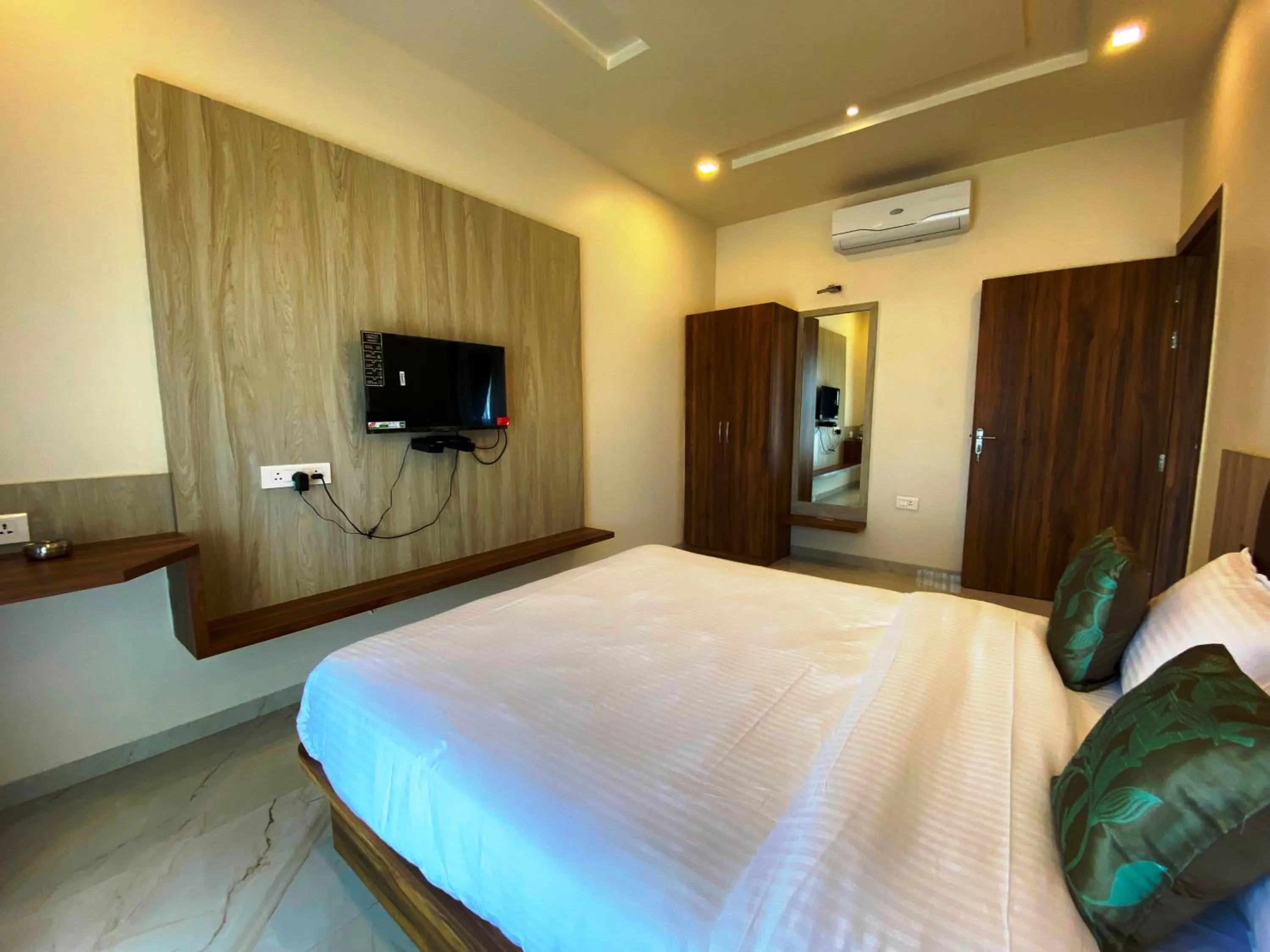 Bed in The Grand Sarovar Inn And Suites