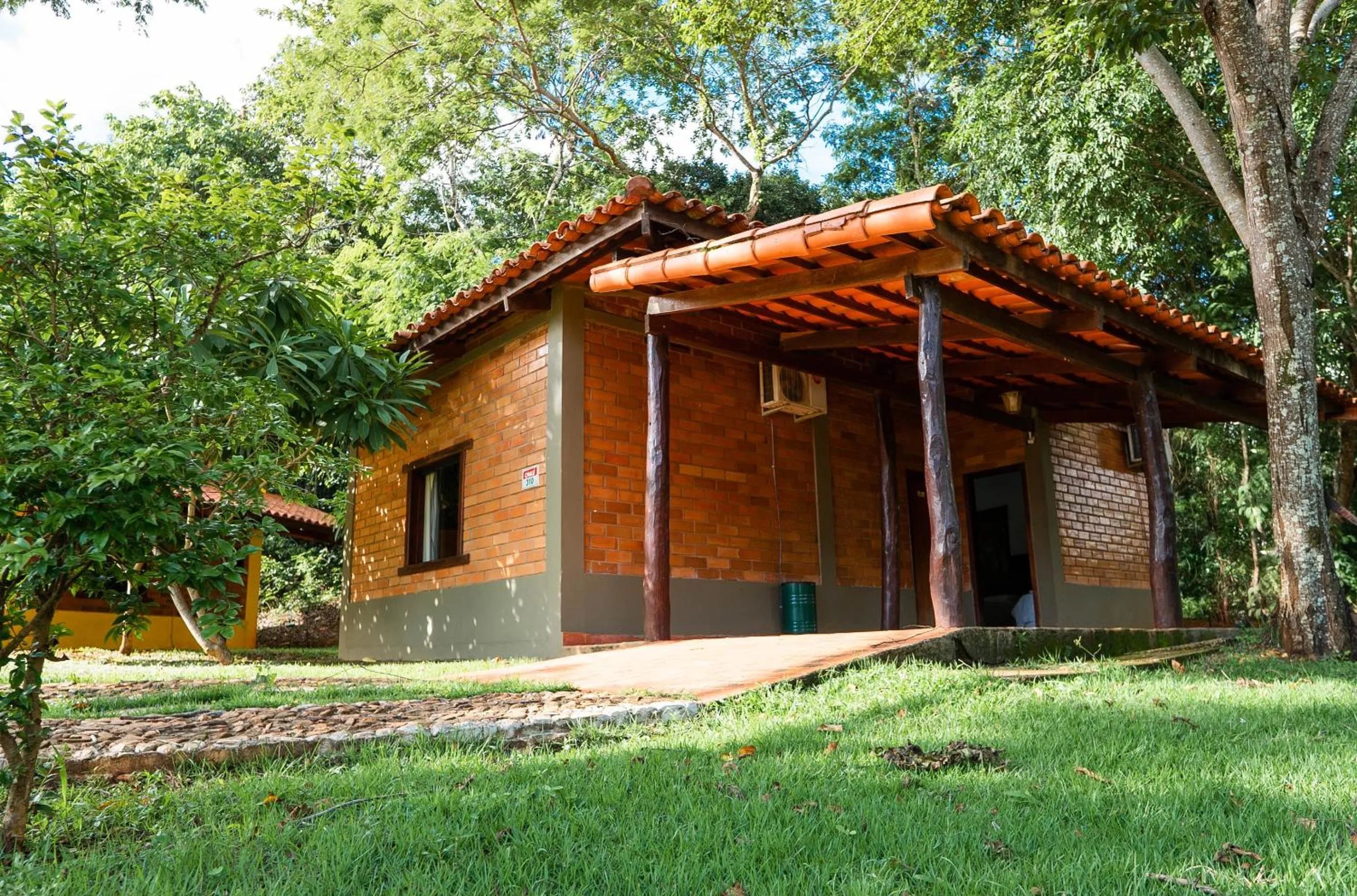 Property building in IPÊ Florido Parque Hotel