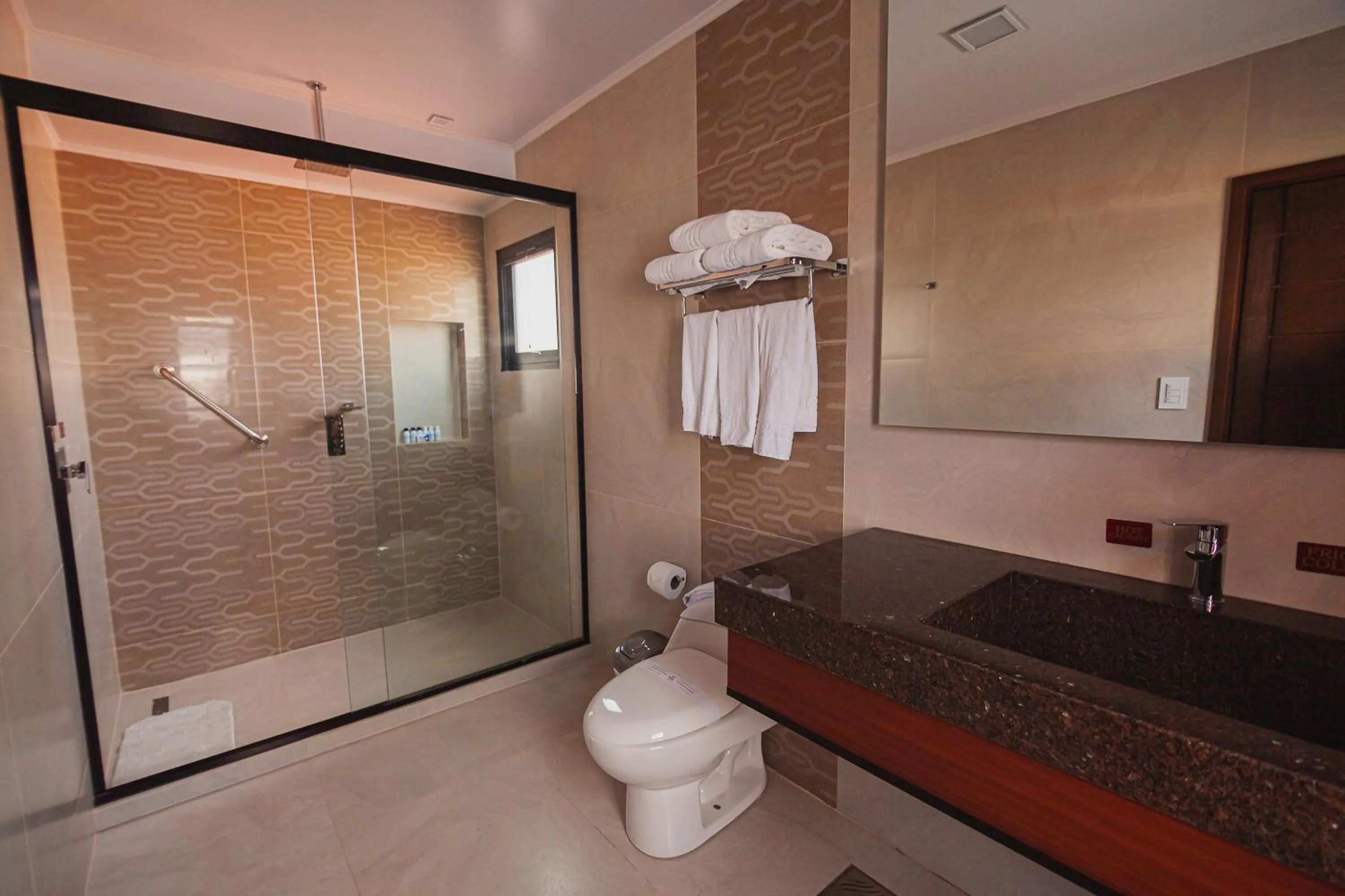 Bathroom in Hotel Sirari By Regina