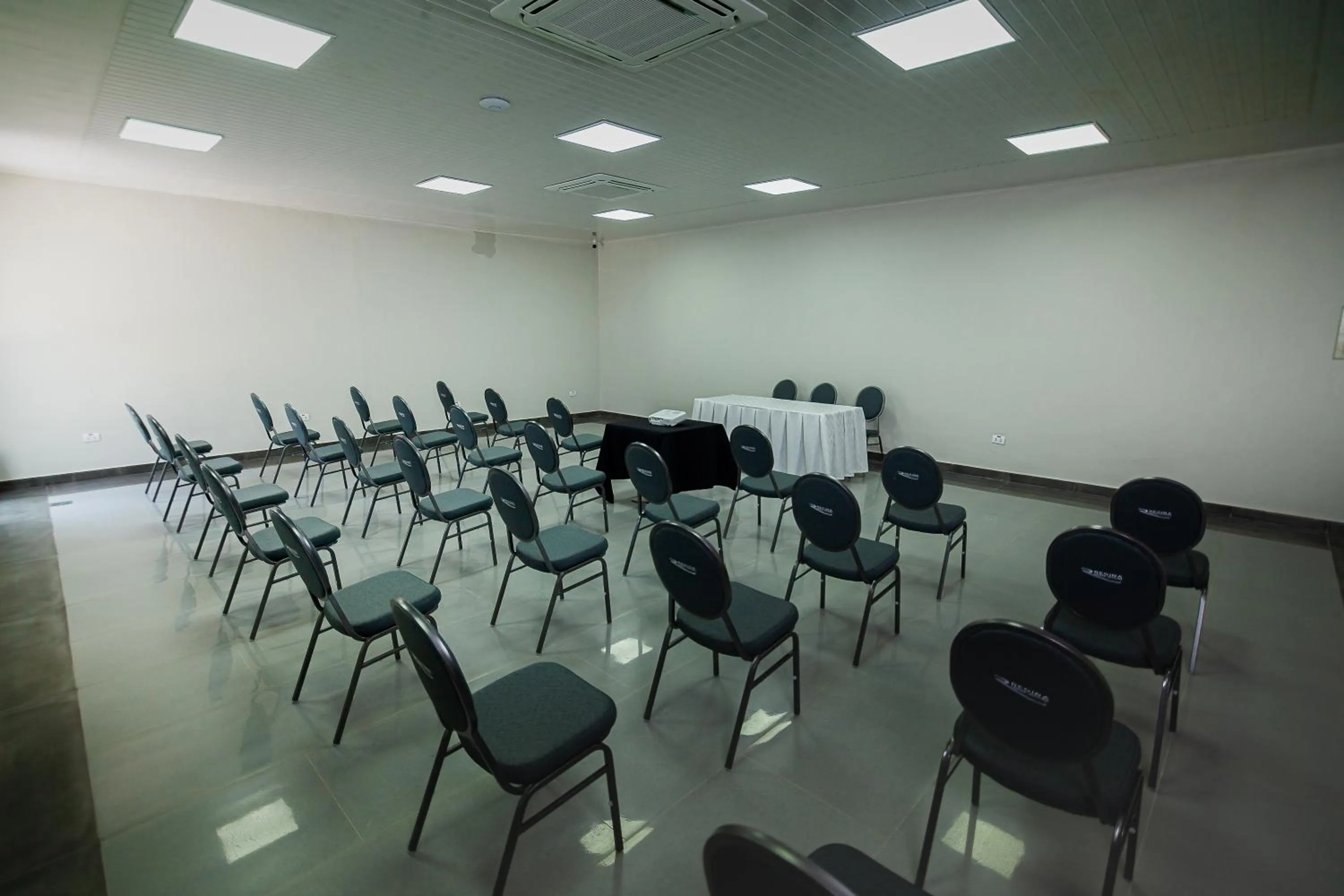 Meeting/conference room in Hotel Sirari By Regina