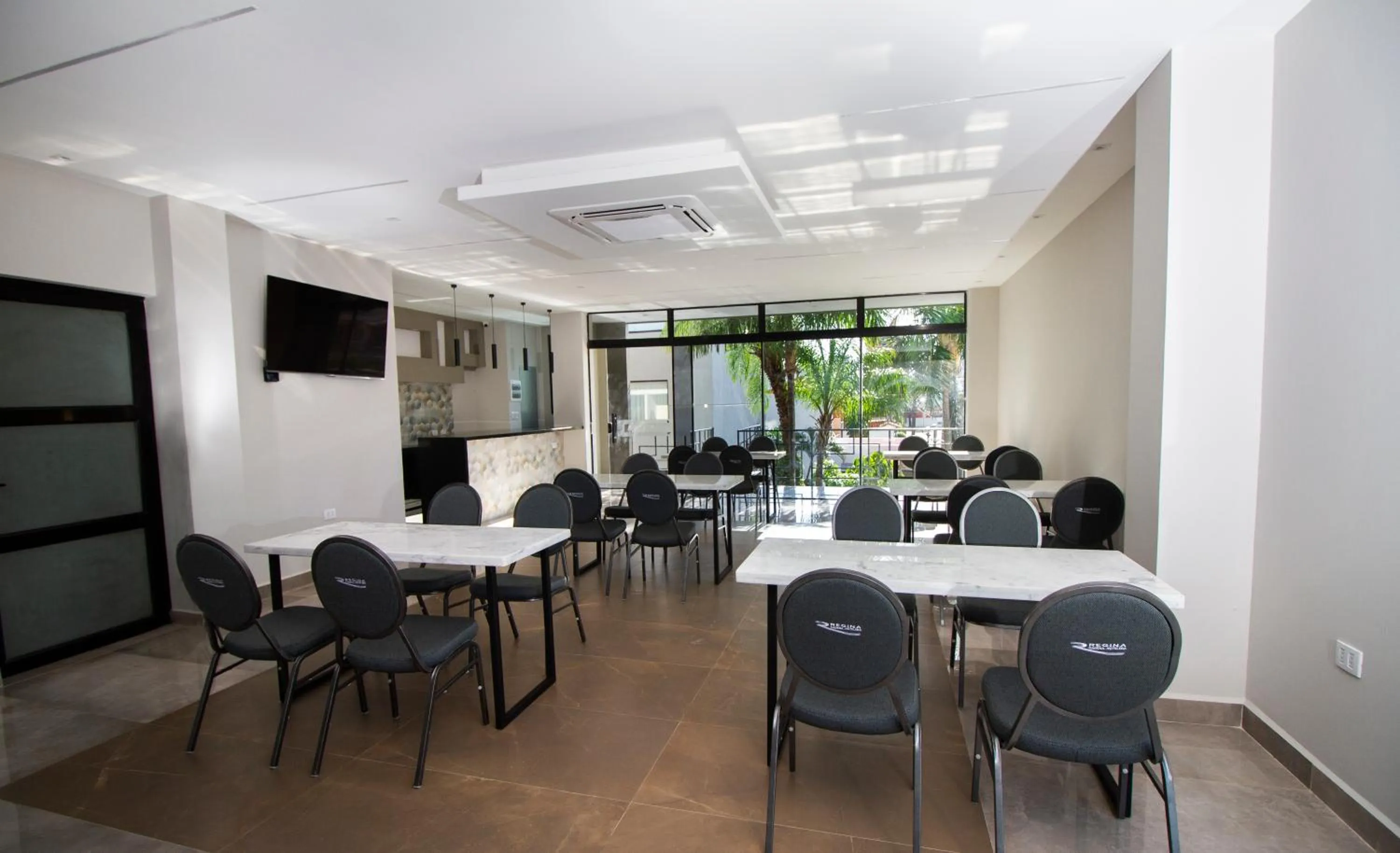 Lounge or bar in Hotel Sirari By Regina