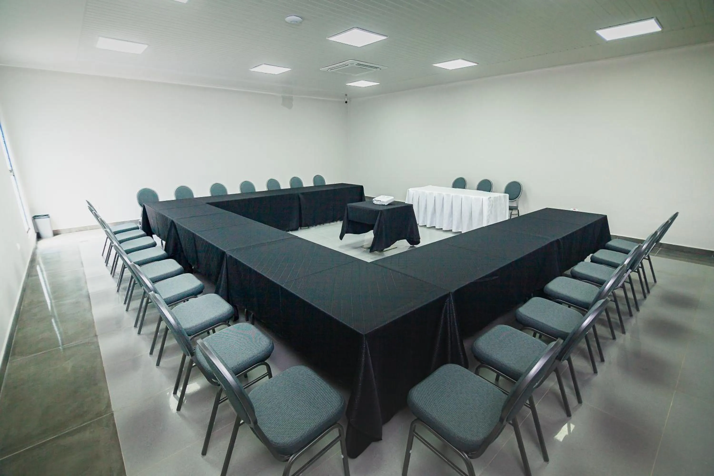 Meeting/conference room in Hotel Sirari By Regina