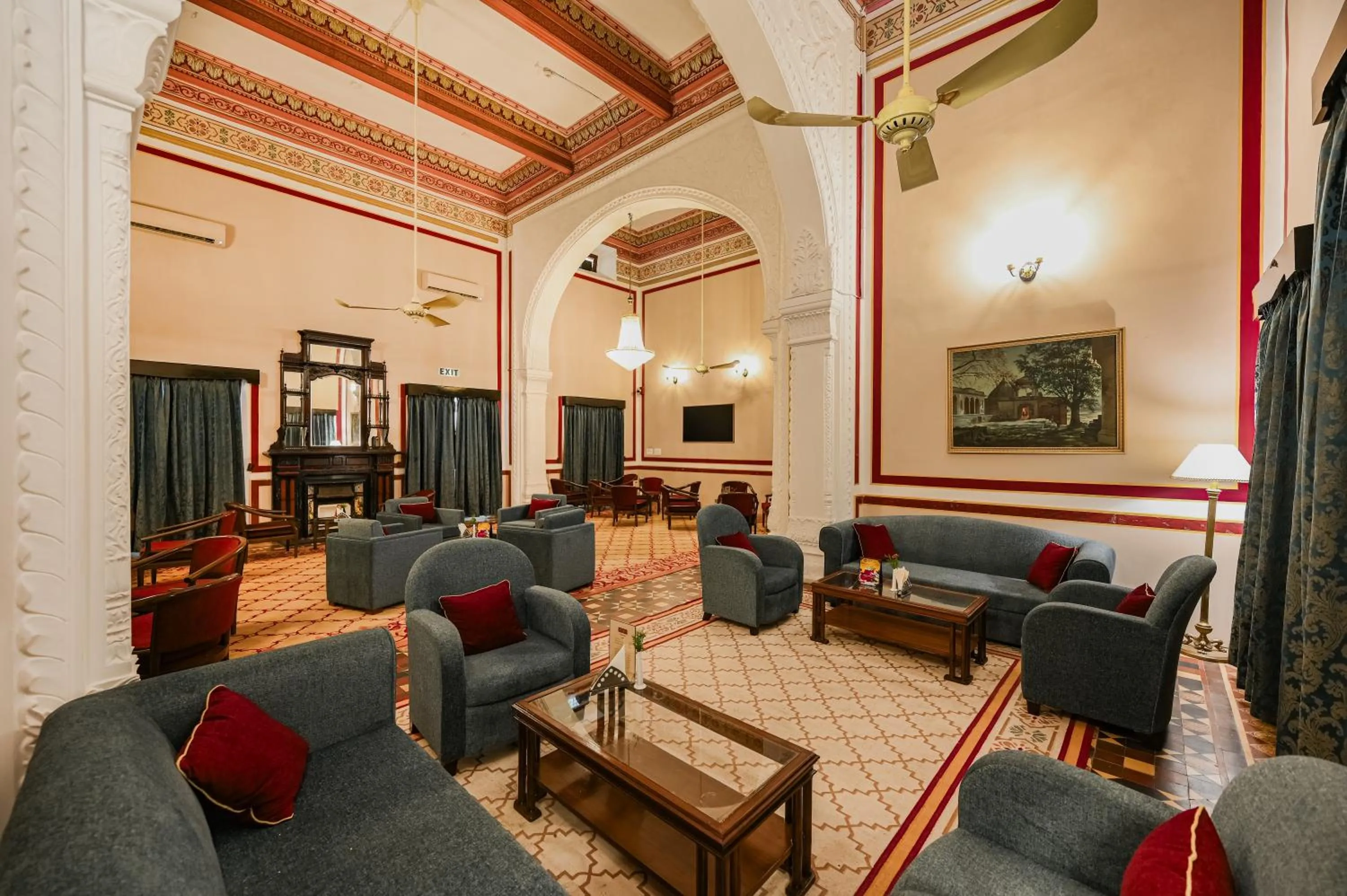 Restaurant/places to eat in Umed Bhawan Palace, Kotah