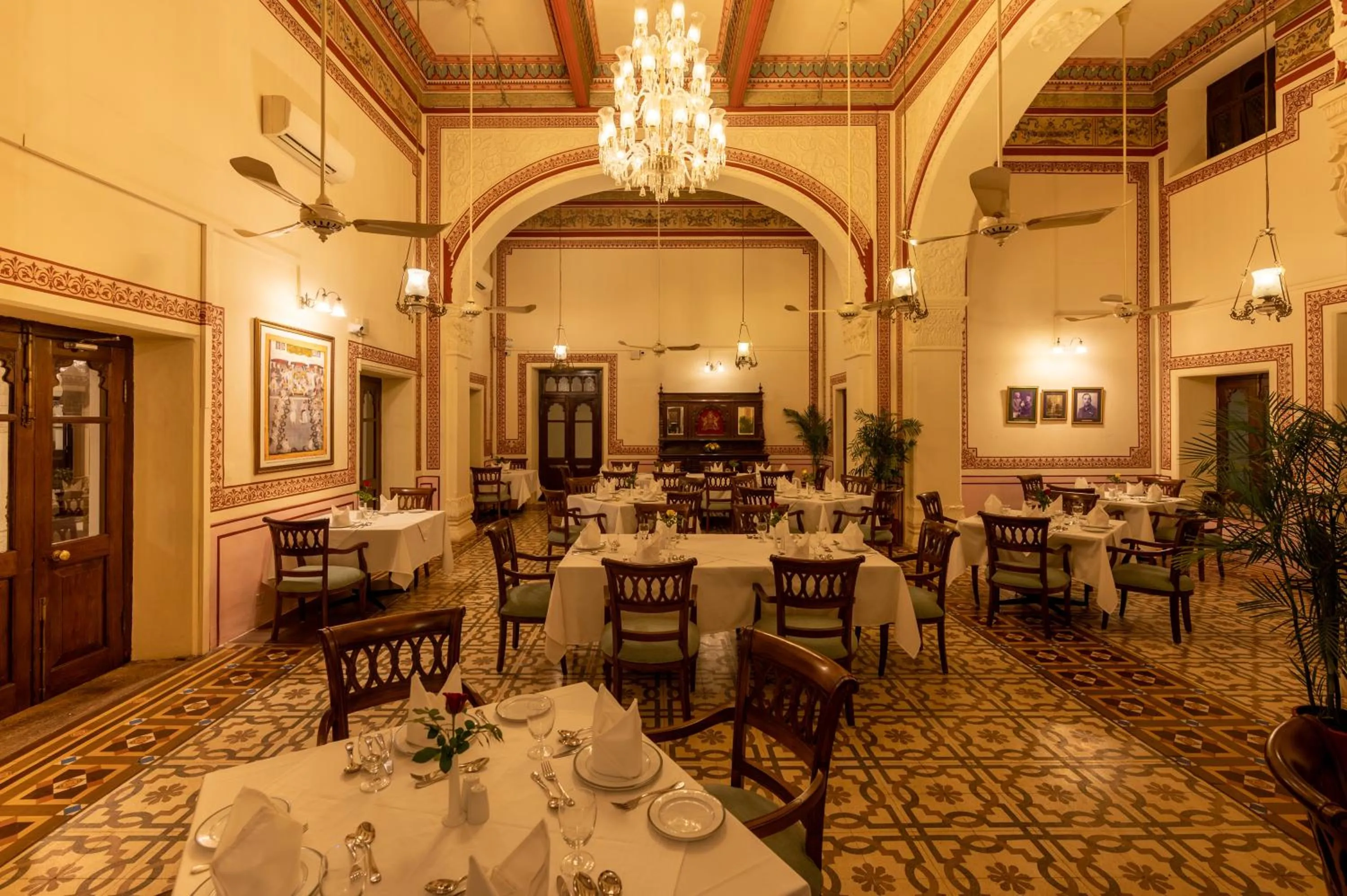 Restaurant/places to eat in Umed Bhawan Palace, Kotah
