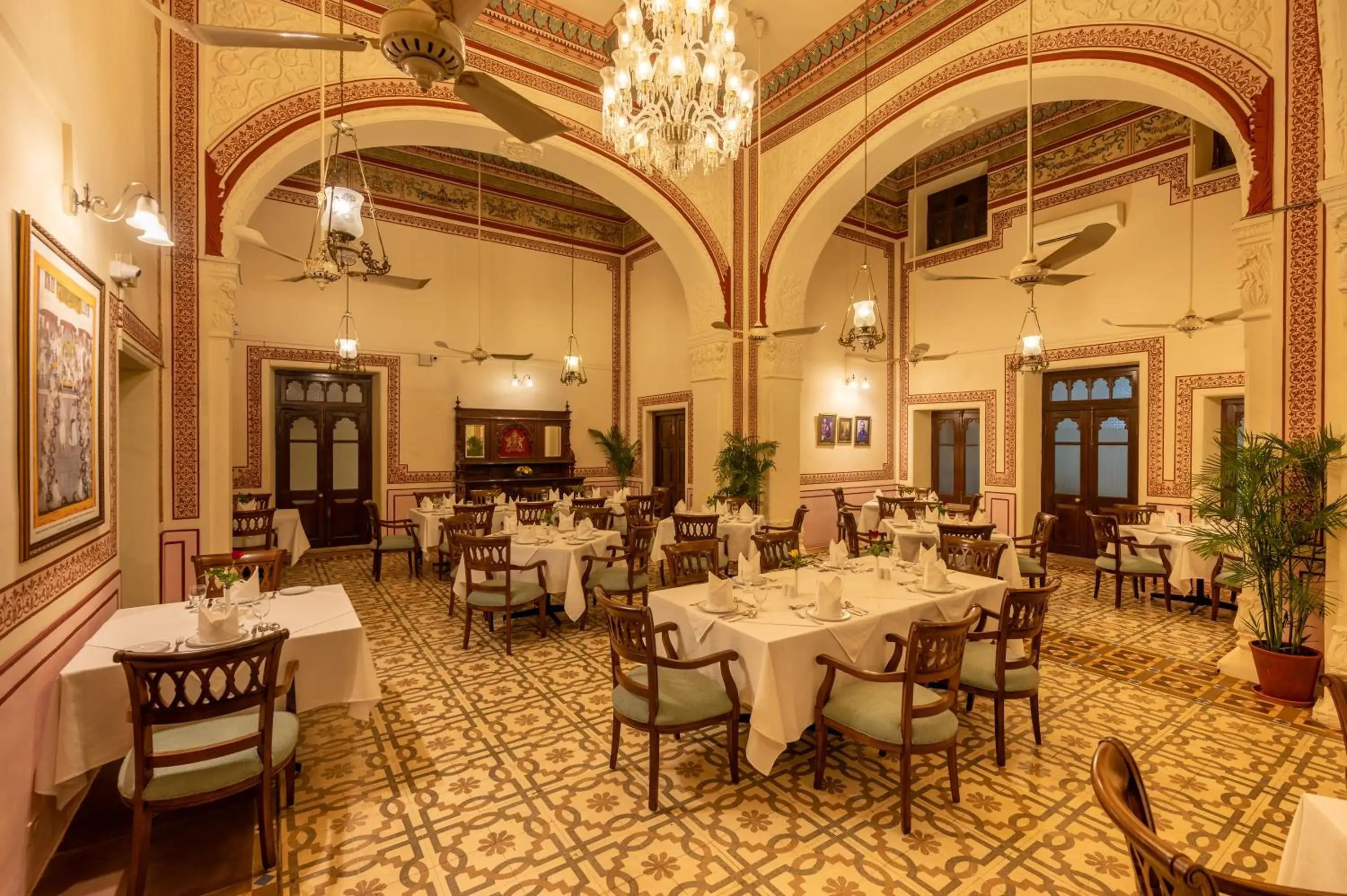 Restaurant/places to eat in Umed Bhawan Palace, Kotah Restaurant/places to eat in Umed Bhawan Palace, Kotah
