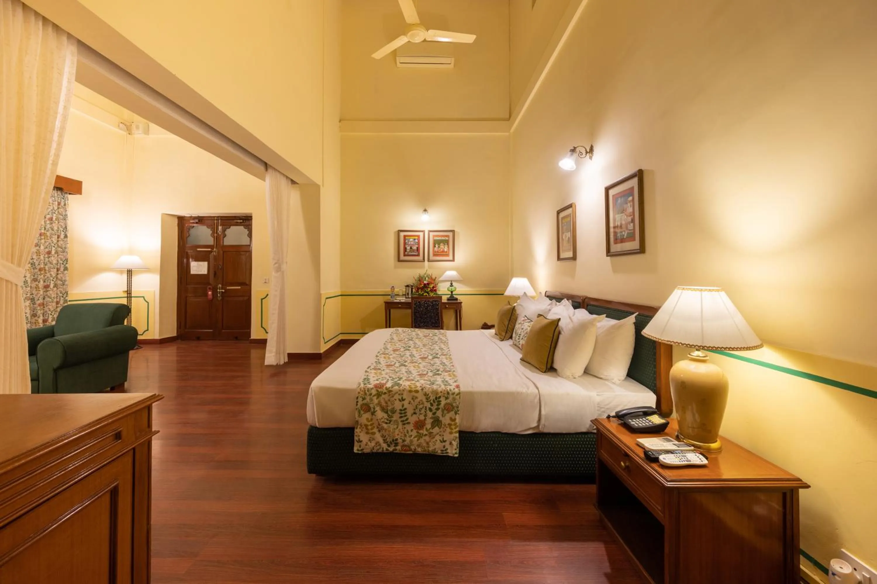 Bed in Umed Bhawan Palace, Kotah