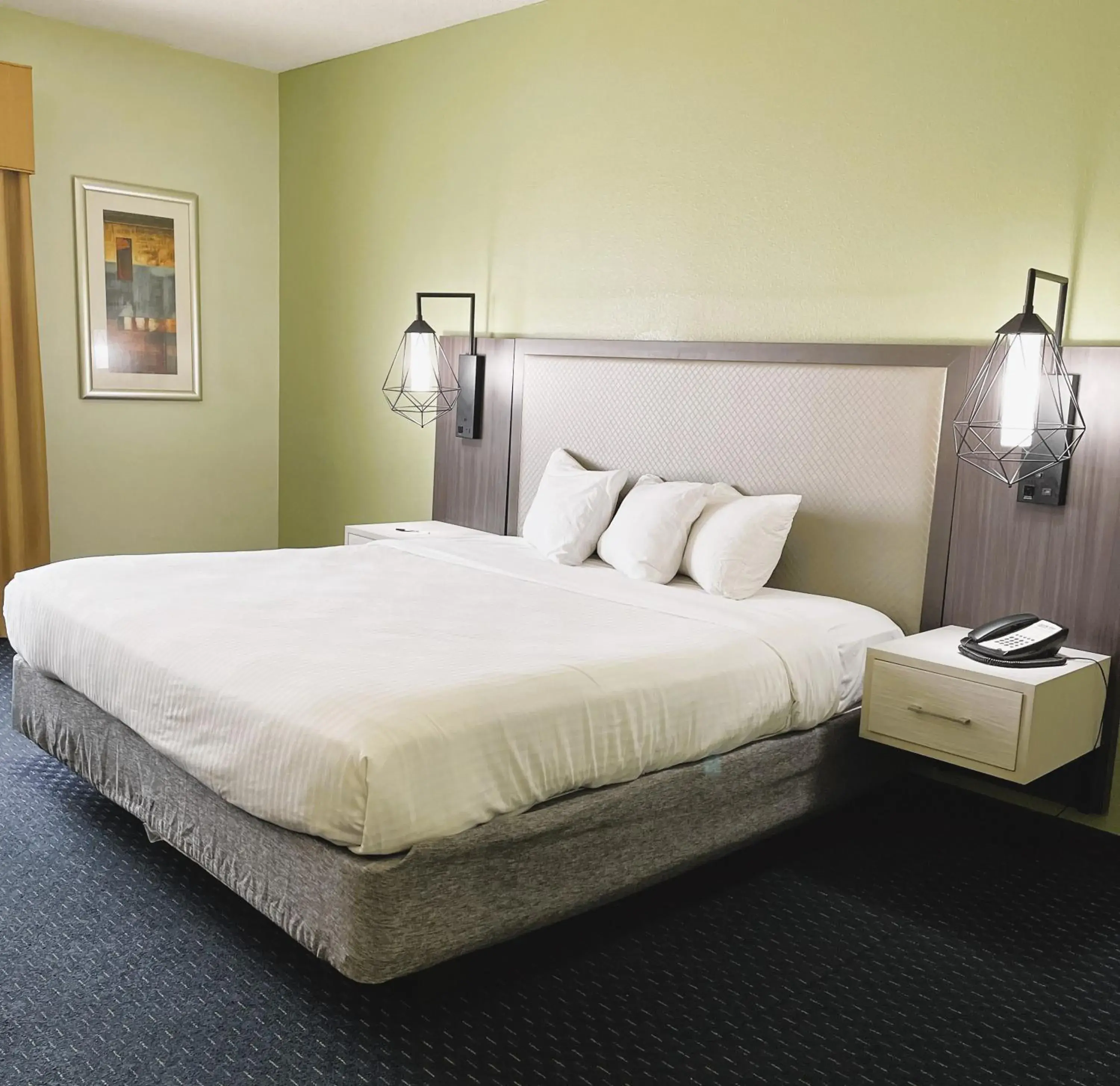 Bed in Park Inn by Radisson Albany Bed in Park Inn by Radisson Albany