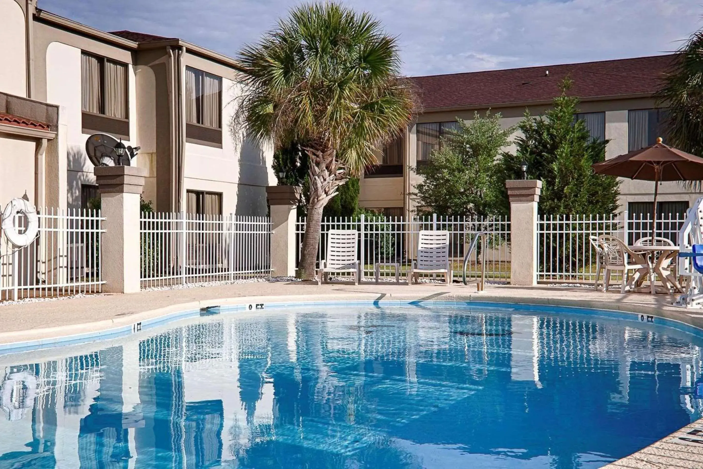 Swimming pool in Park Inn by Radisson Albany Swimming pool in Park Inn by Radisson Albany