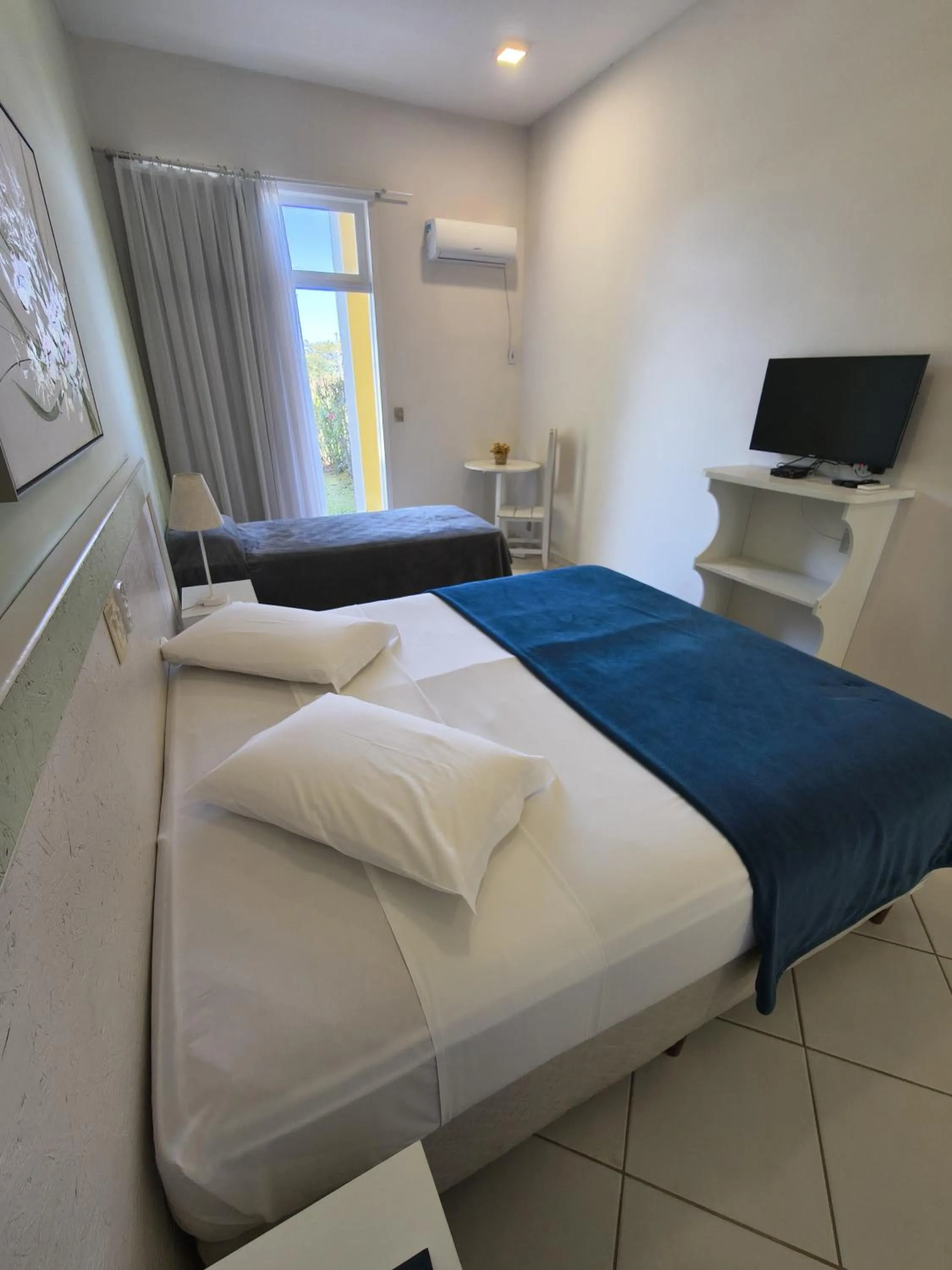 Photo of the whole room, Bed in Hotel Porto de Paz - Shantiniketan